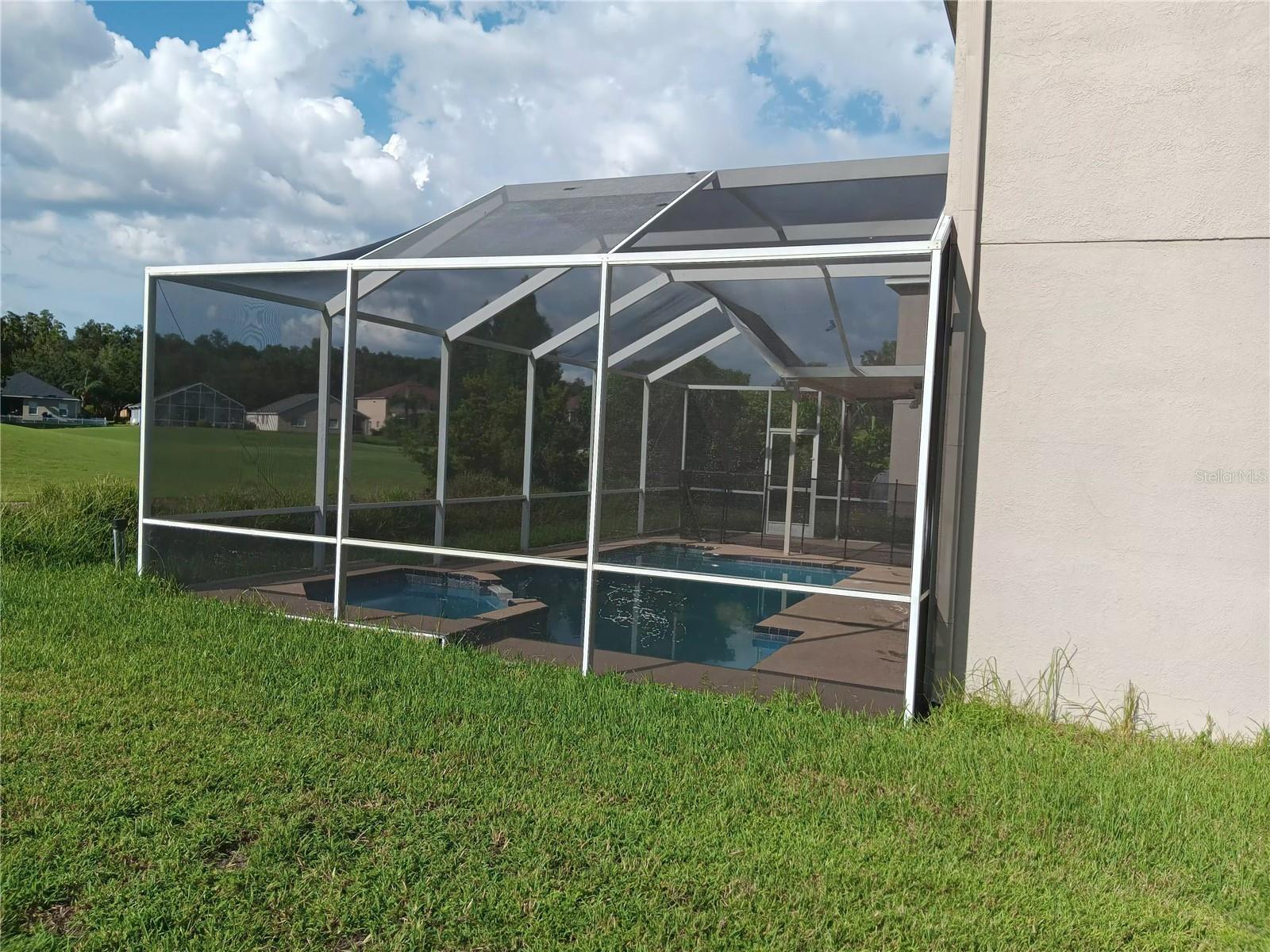 Listing photo id 34 for 18178 Sandy Pointe Drive