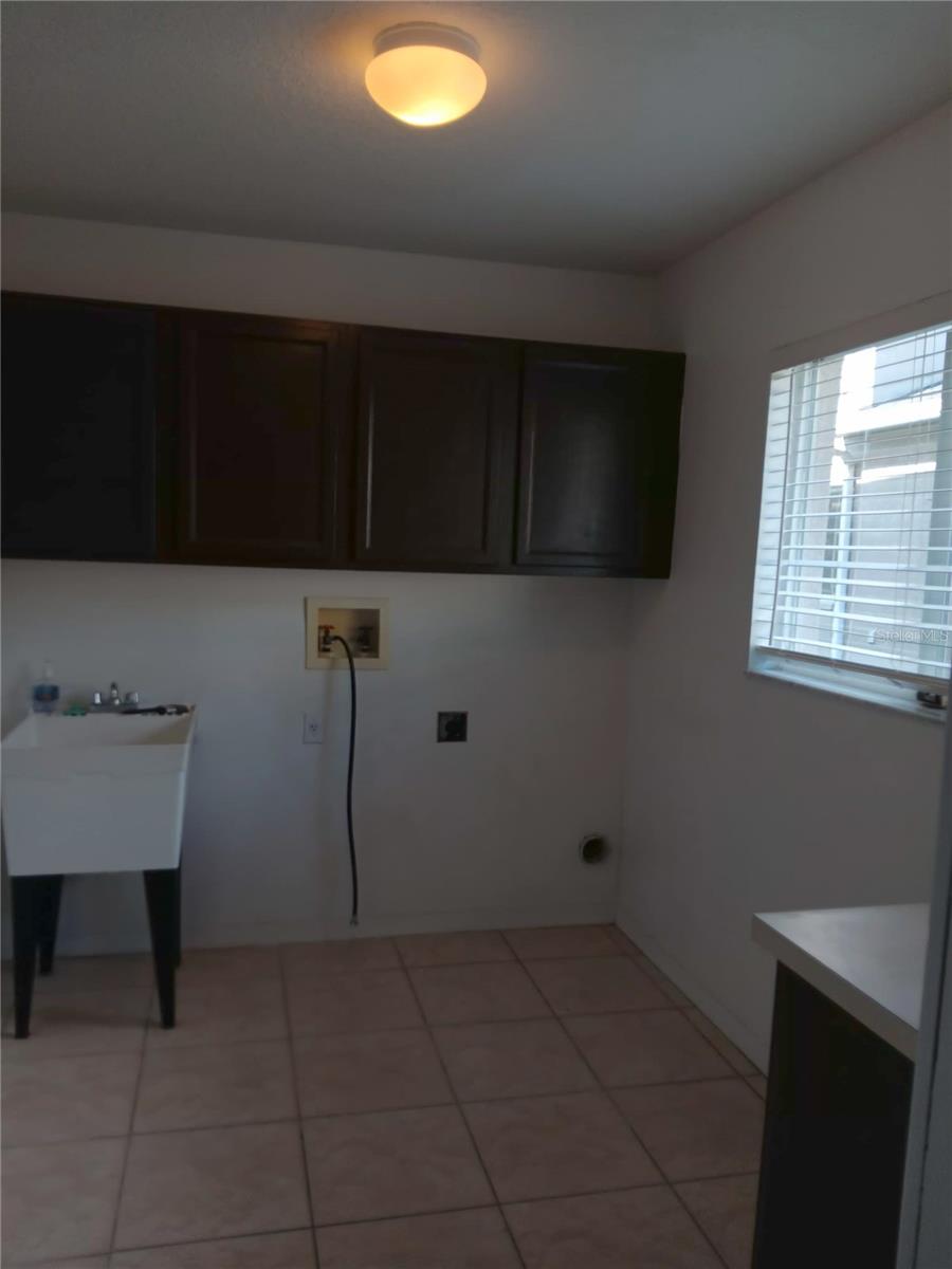 Listing photo id 36 for 18178 Sandy Pointe Drive