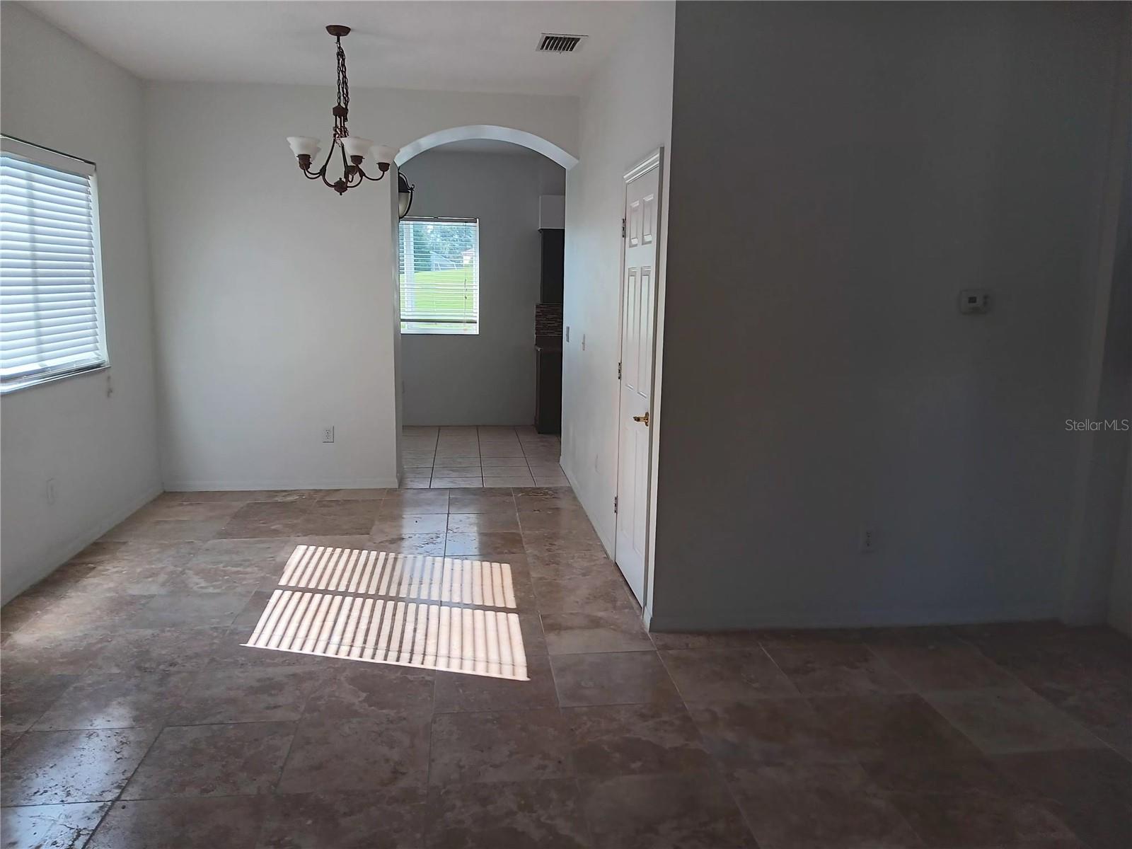 Listing photo id 6 for 18178 Sandy Pointe Drive