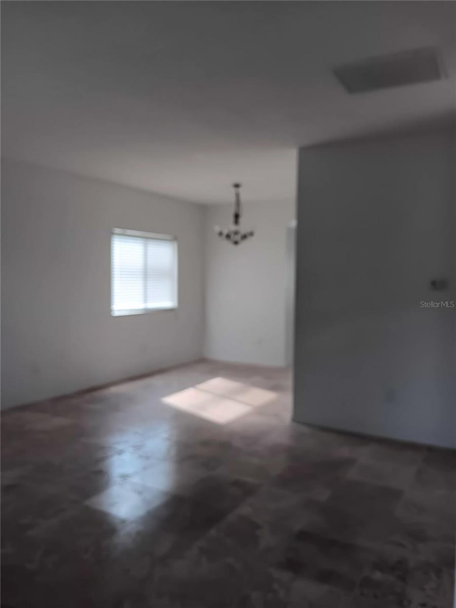 Listing photo id 7 for 18178 Sandy Pointe Drive