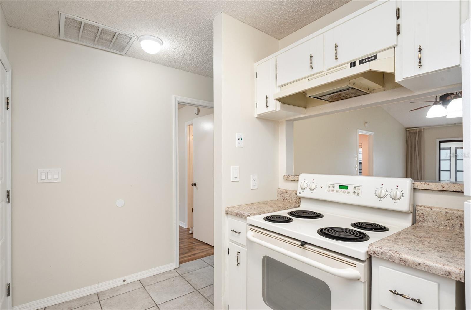 Image 12 of 25 For 915 Fairvilla Drive