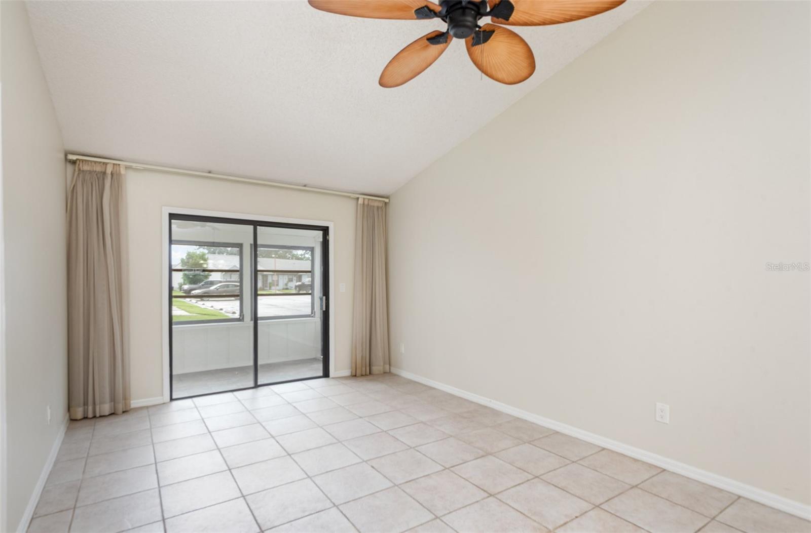 Image 4 of 25 For 915 Fairvilla Drive