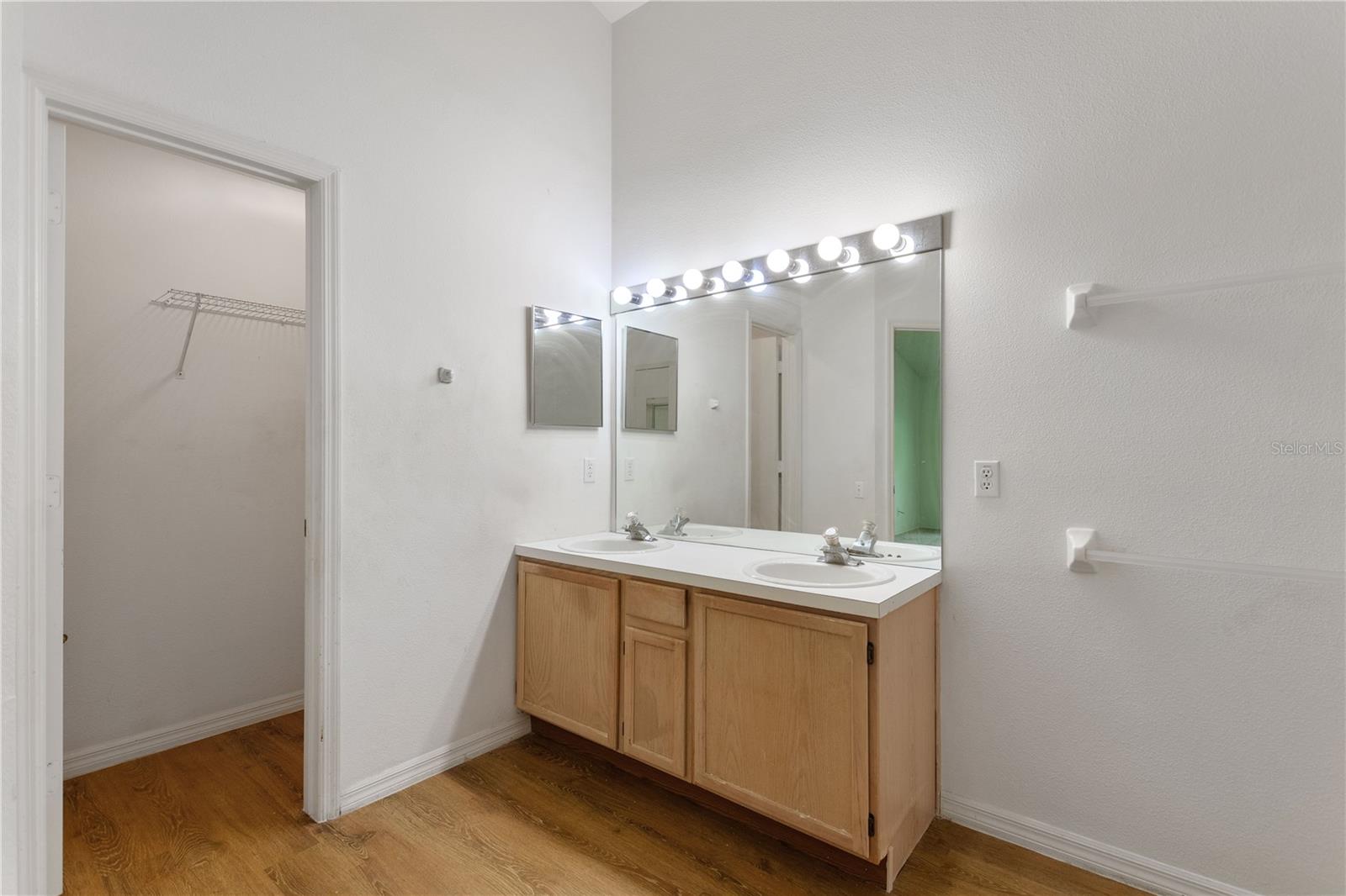 Image 13 of 41 For 5999 Lake Pointe Drive 606