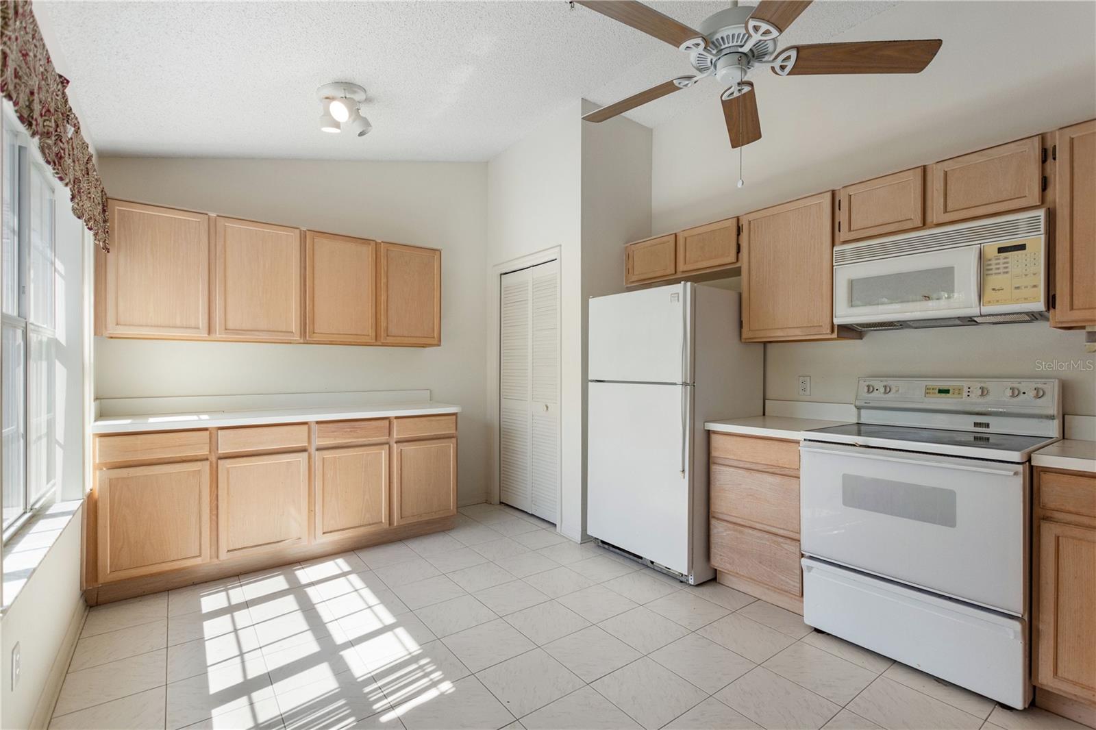 Image 15 of 41 For 5999 Lake Pointe Drive 606
