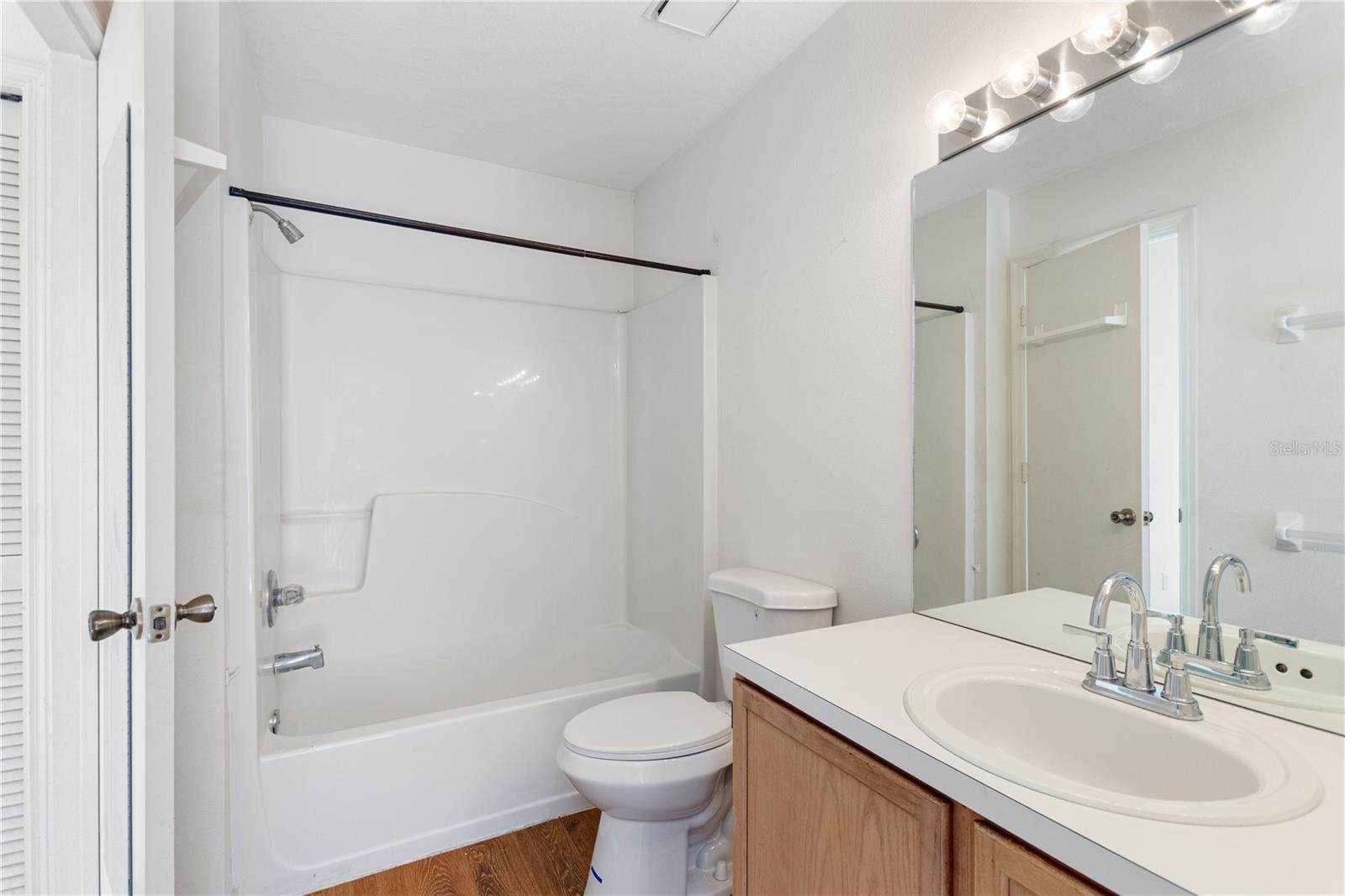 Image 22 of 41 For 5999 Lake Pointe Drive 606