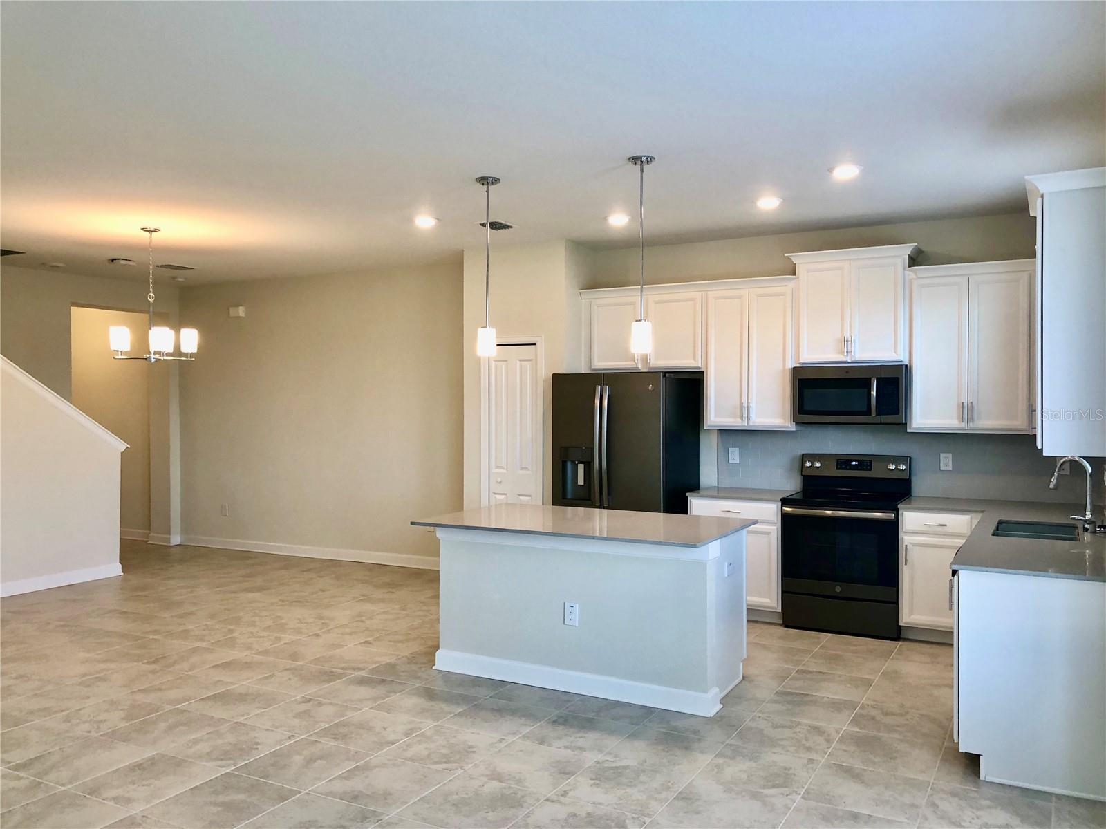 Image 3 of 33 For 2918 Theme Street