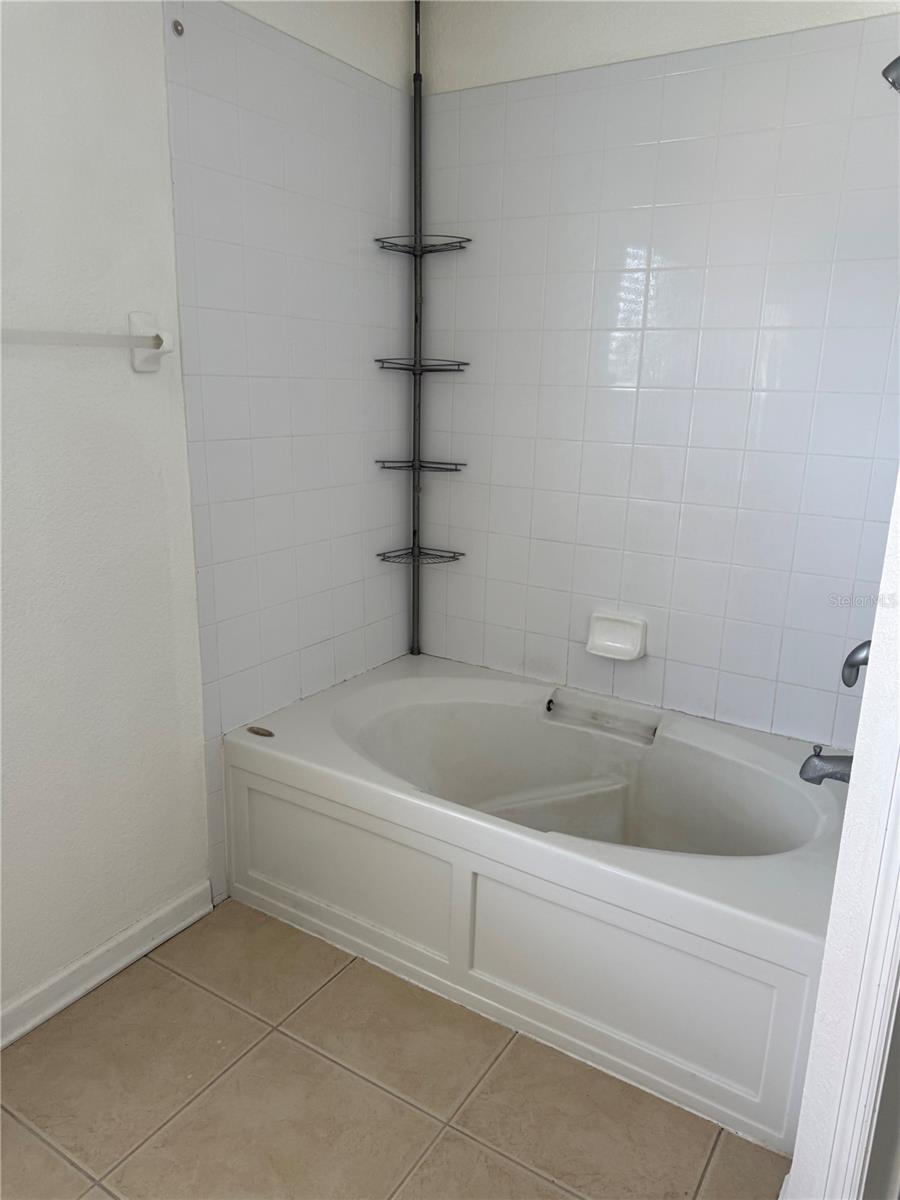Image 5 of 9 For 6360 Ranelagh Drive 101