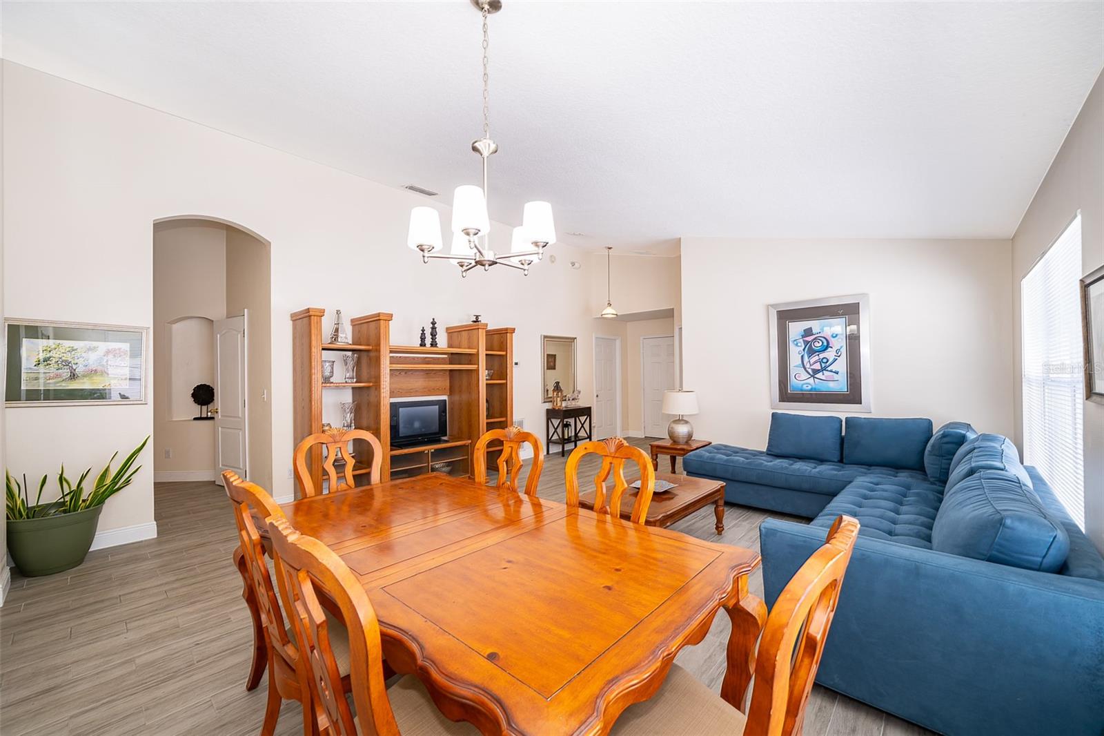Image 11 of 33 For 15434 Markham Drive