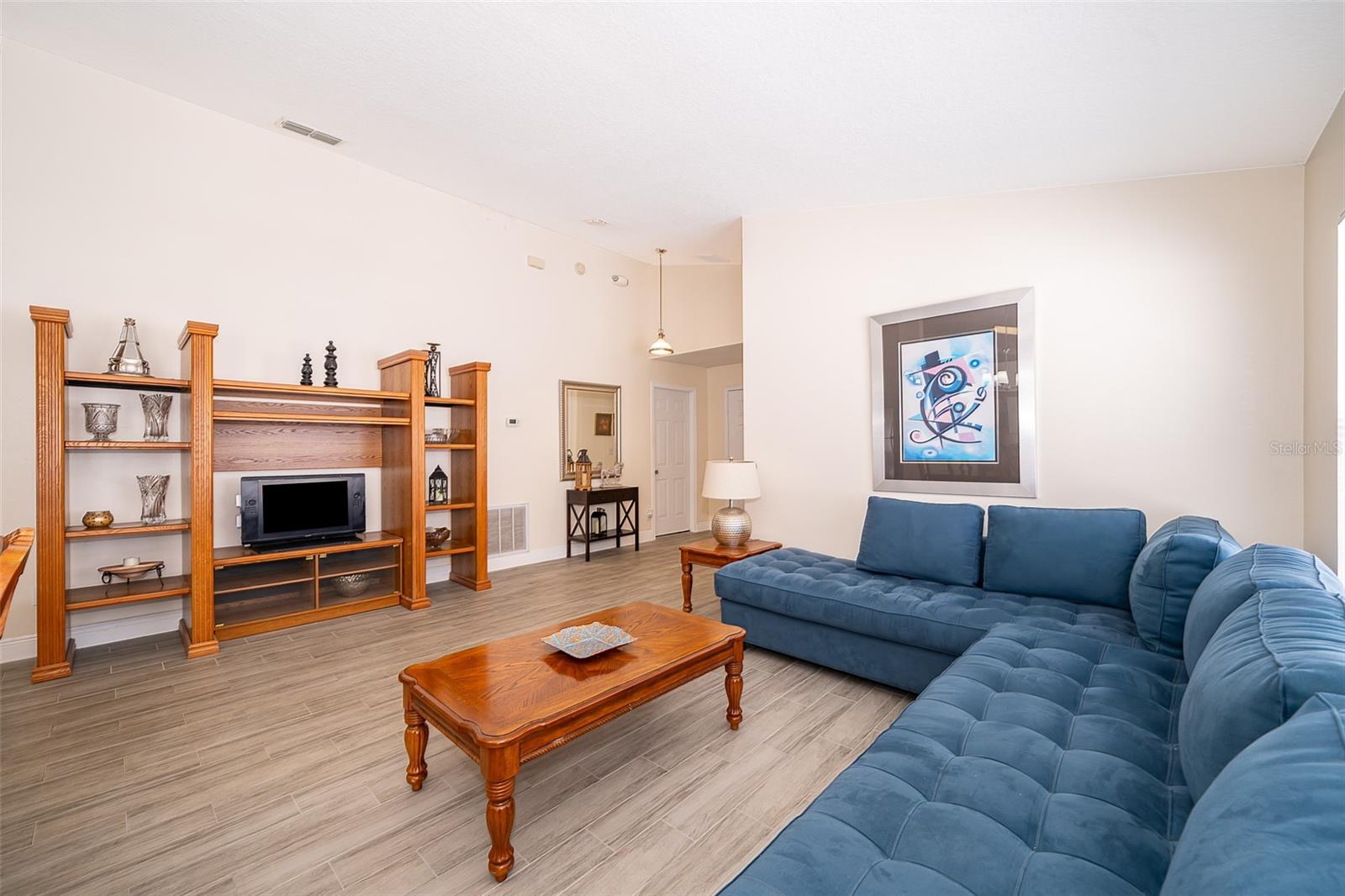 Image 12 of 33 For 15434 Markham Drive