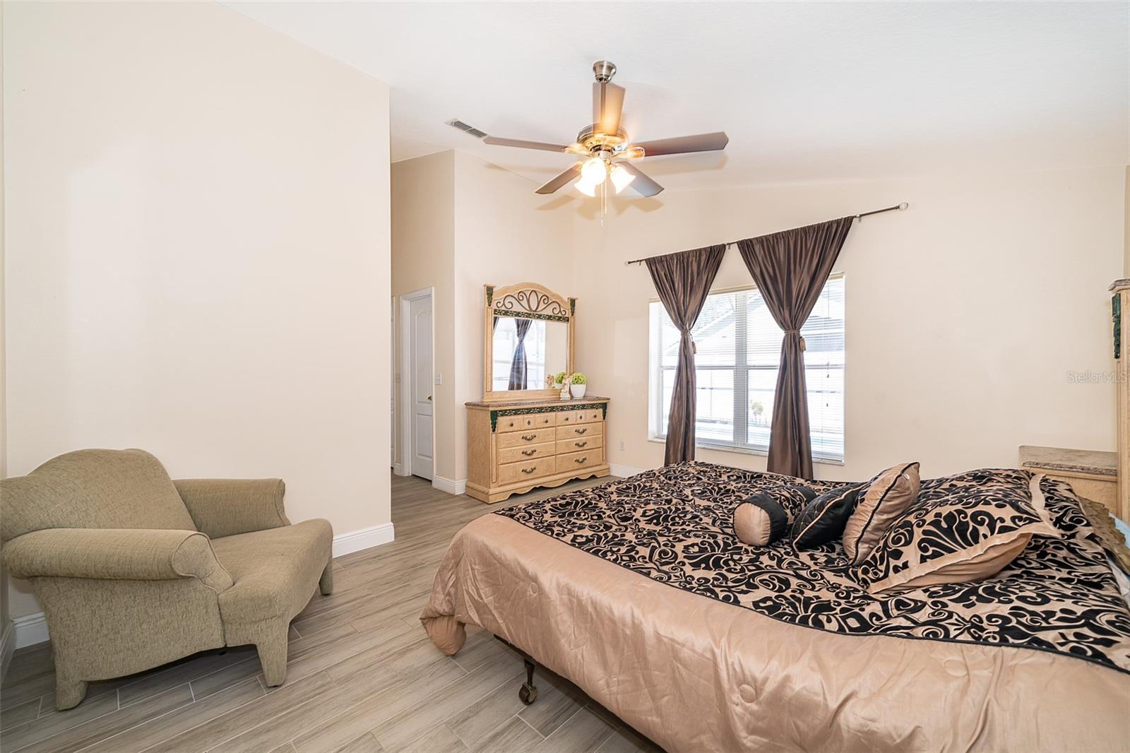 Image 16 of 33 For 15434 Markham Drive