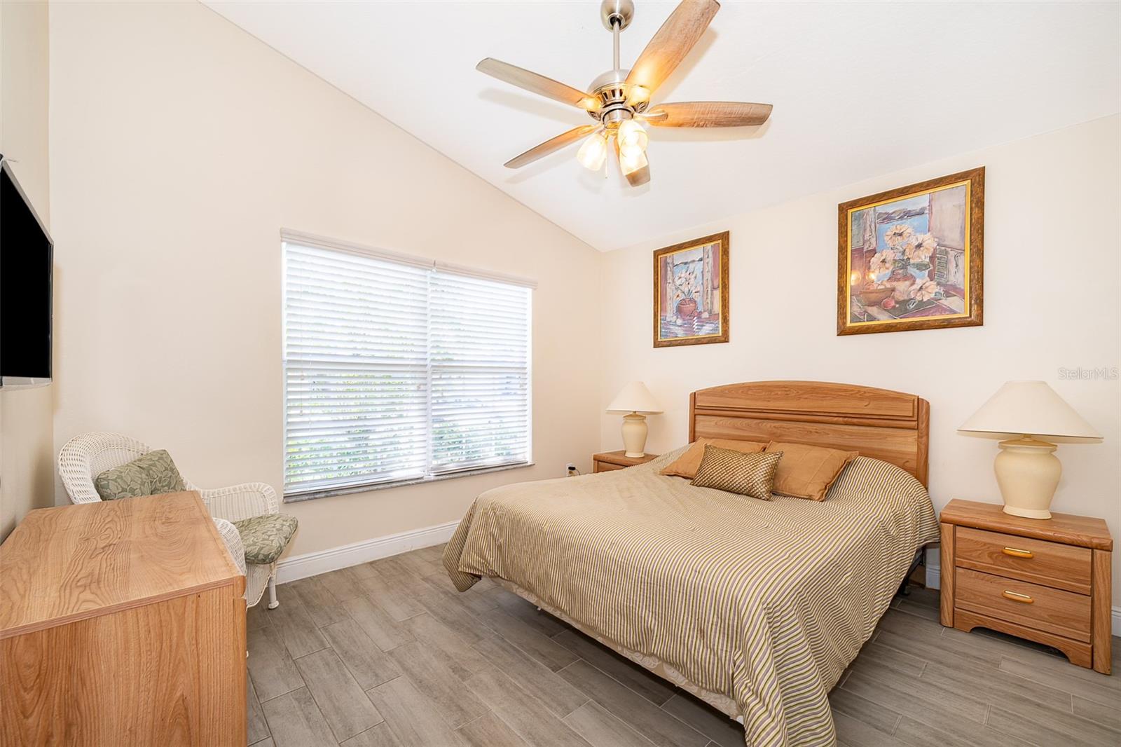 Image 17 of 33 For 15434 Markham Drive