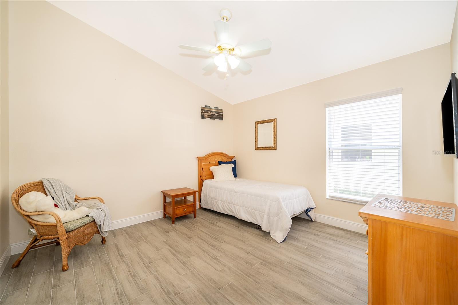Image 19 of 33 For 15434 Markham Drive