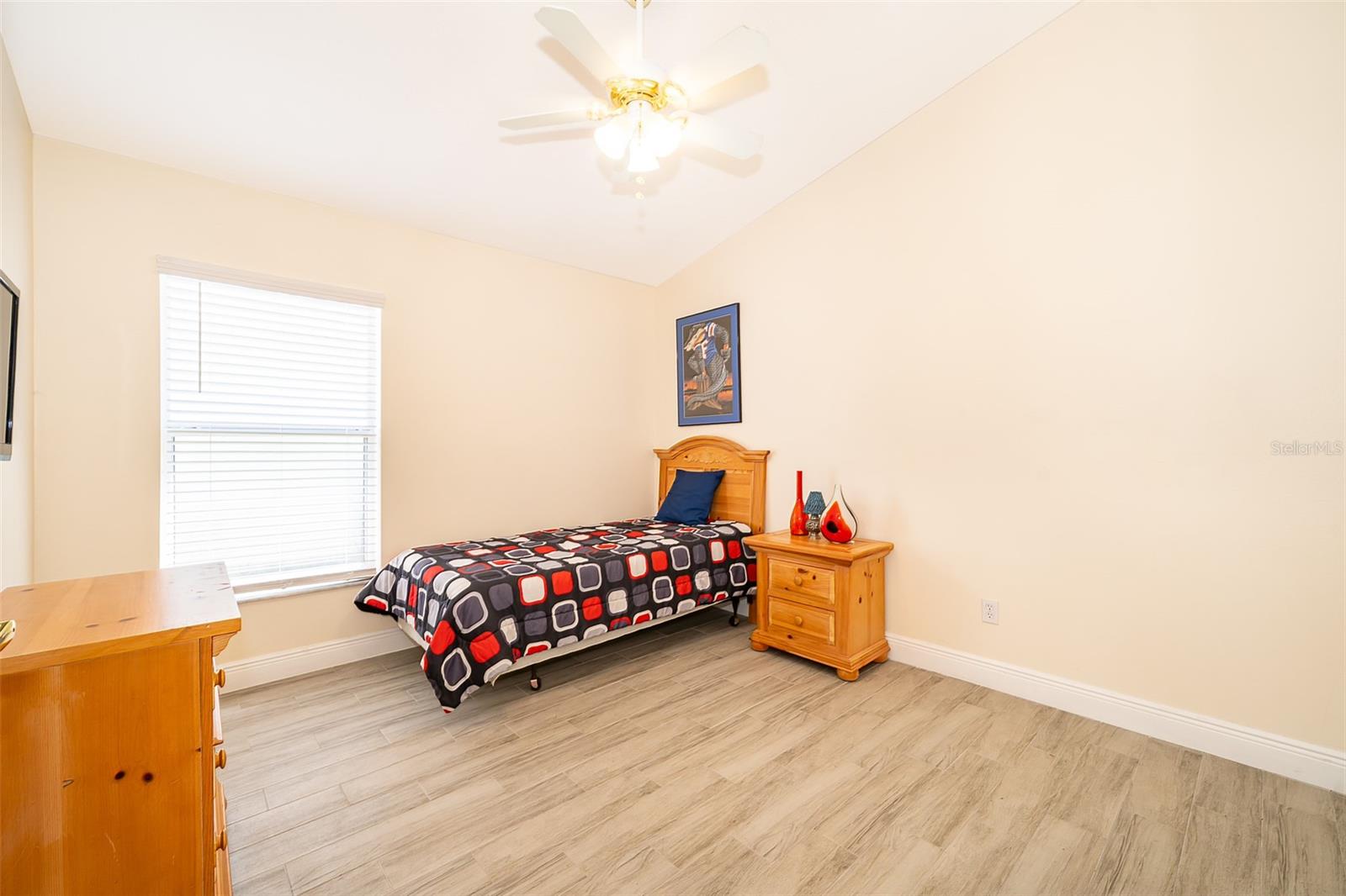 Image 21 of 33 For 15434 Markham Drive