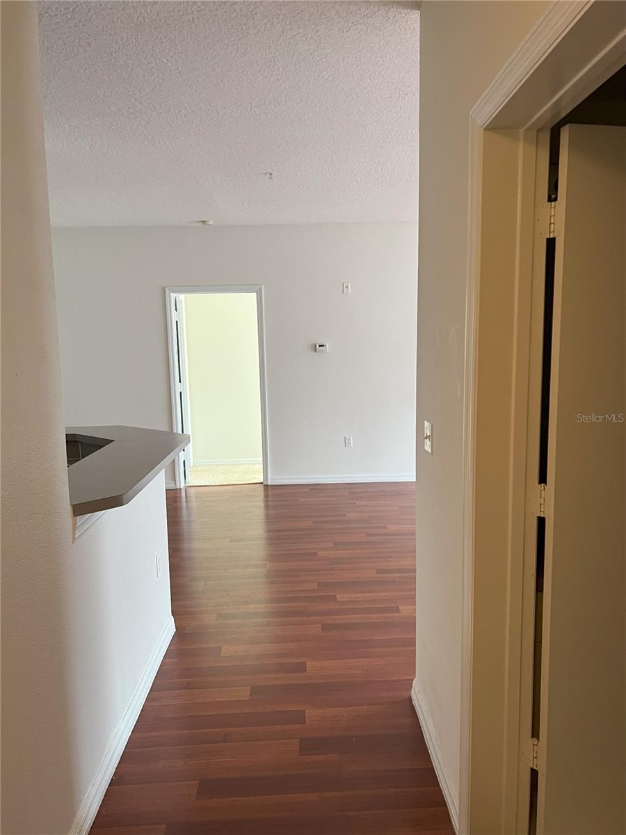 Image 3 of 20 For 5542 Metrowest Boulevard 206