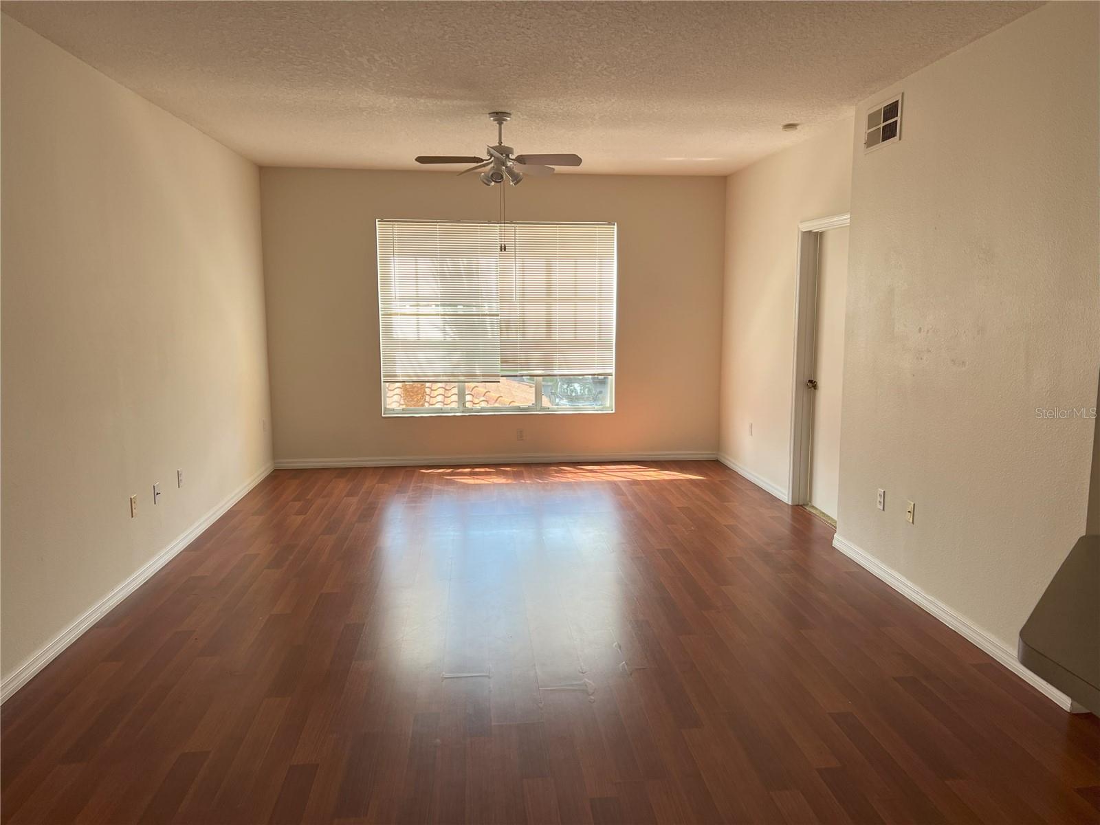 Image 4 of 20 For 5542 Metrowest Boulevard 206