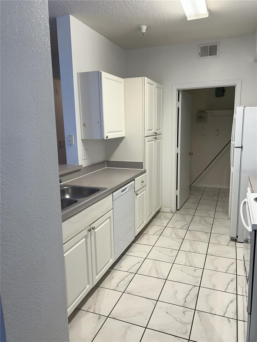Image 7 of 20 For 5542 Metrowest Boulevard 206