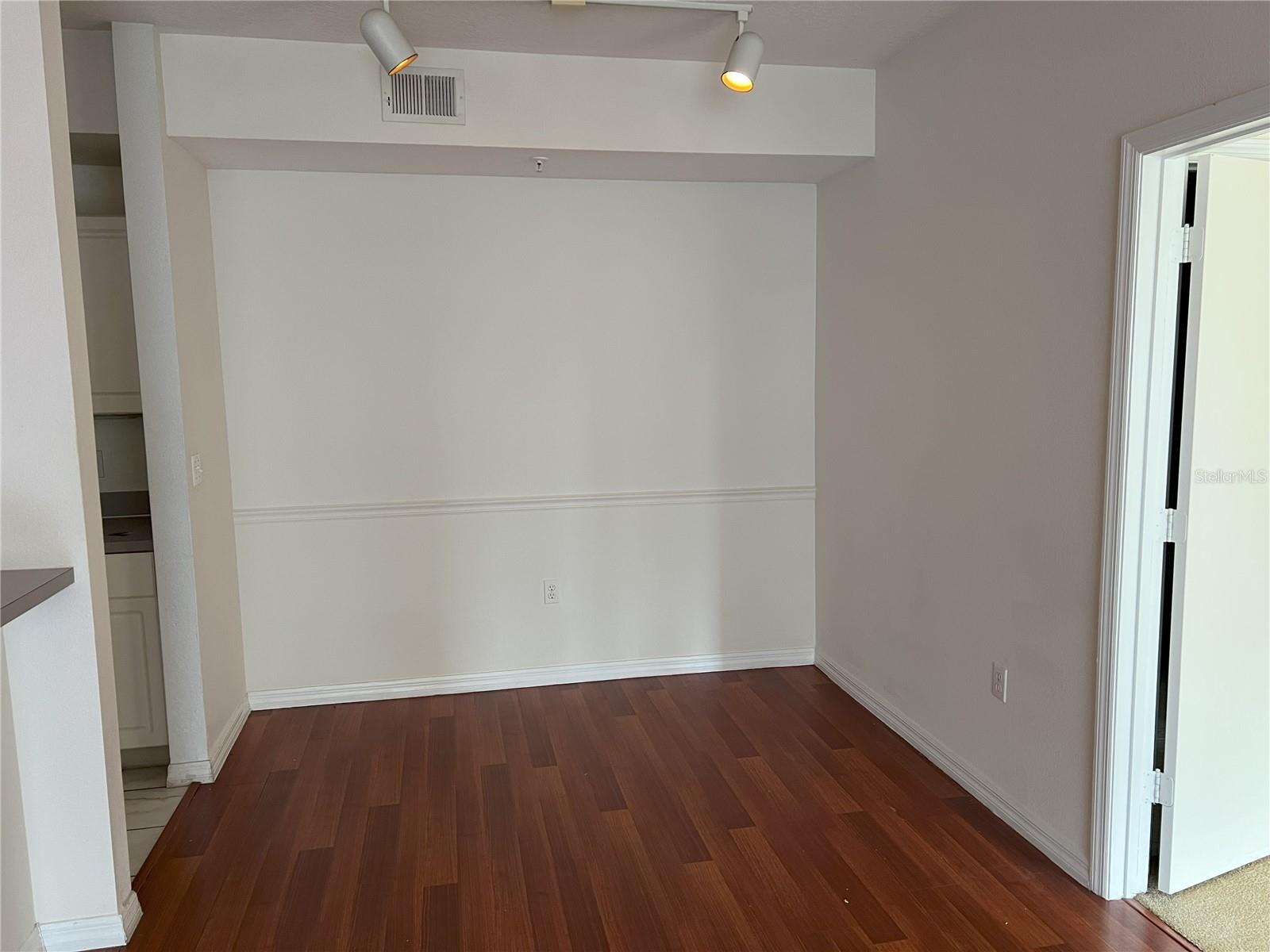 Image 8 of 20 For 5542 Metrowest Boulevard 206