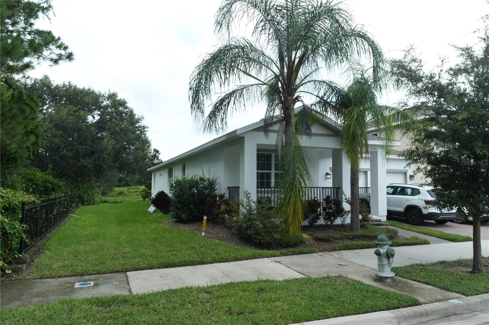 Image 4 of 27 For 16582 Silversaw Palm Drive