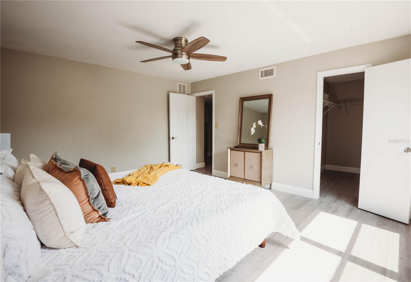 Image 2 of 14 For 200 Saint Andrews Boulevard 903