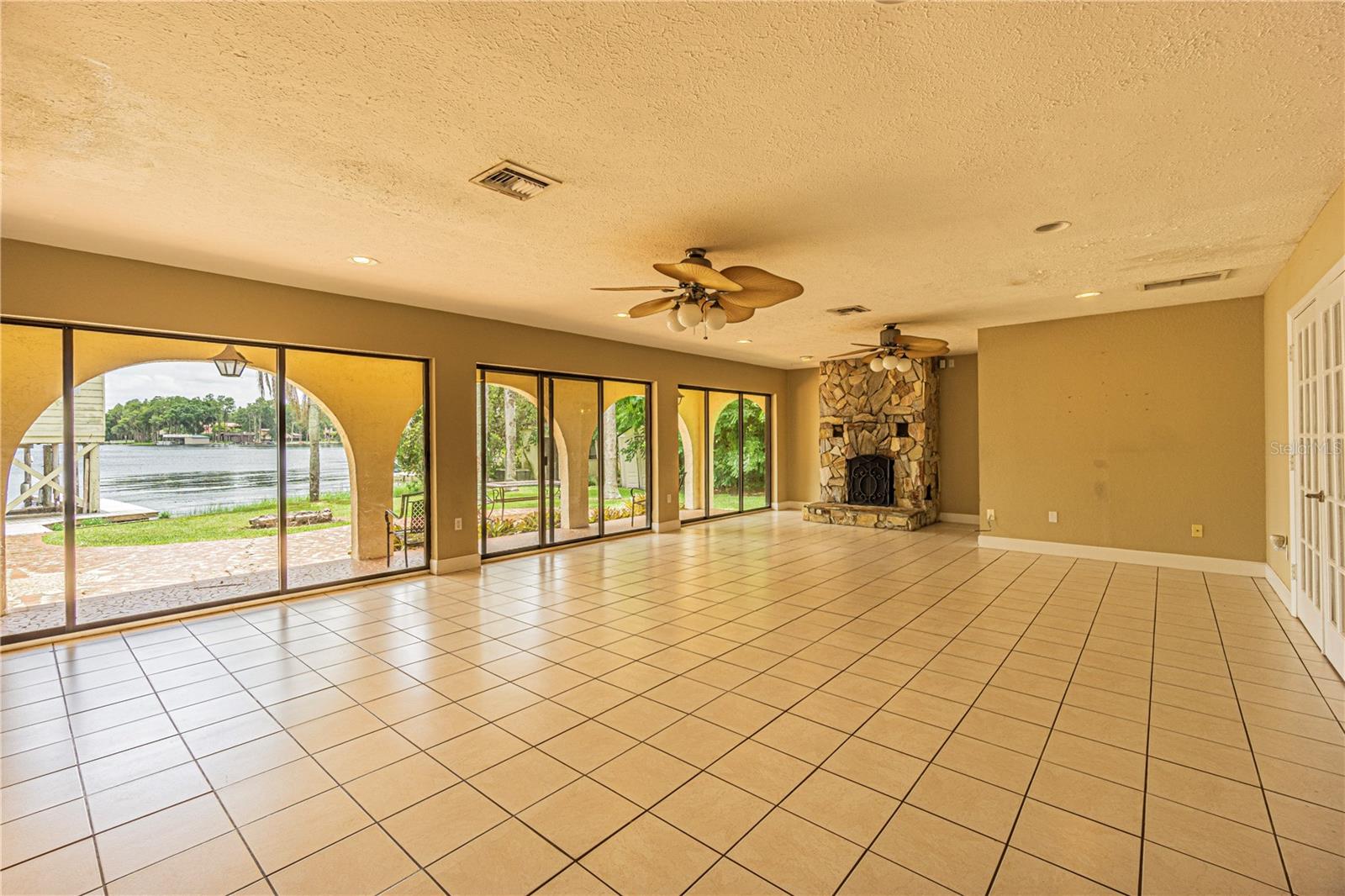 Image 14 of 42 For 18129 Crawley Drive 1