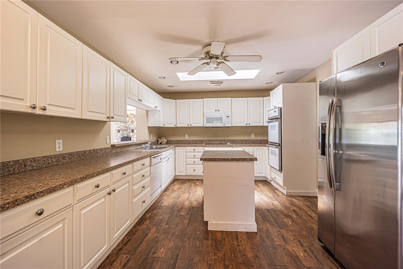 Image 15 of 42 For 18129 Crawley Drive 1