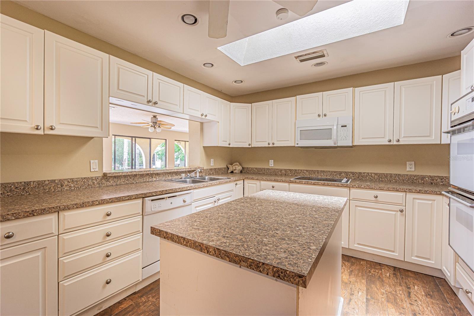 Image 16 of 42 For 18129 Crawley Drive 1