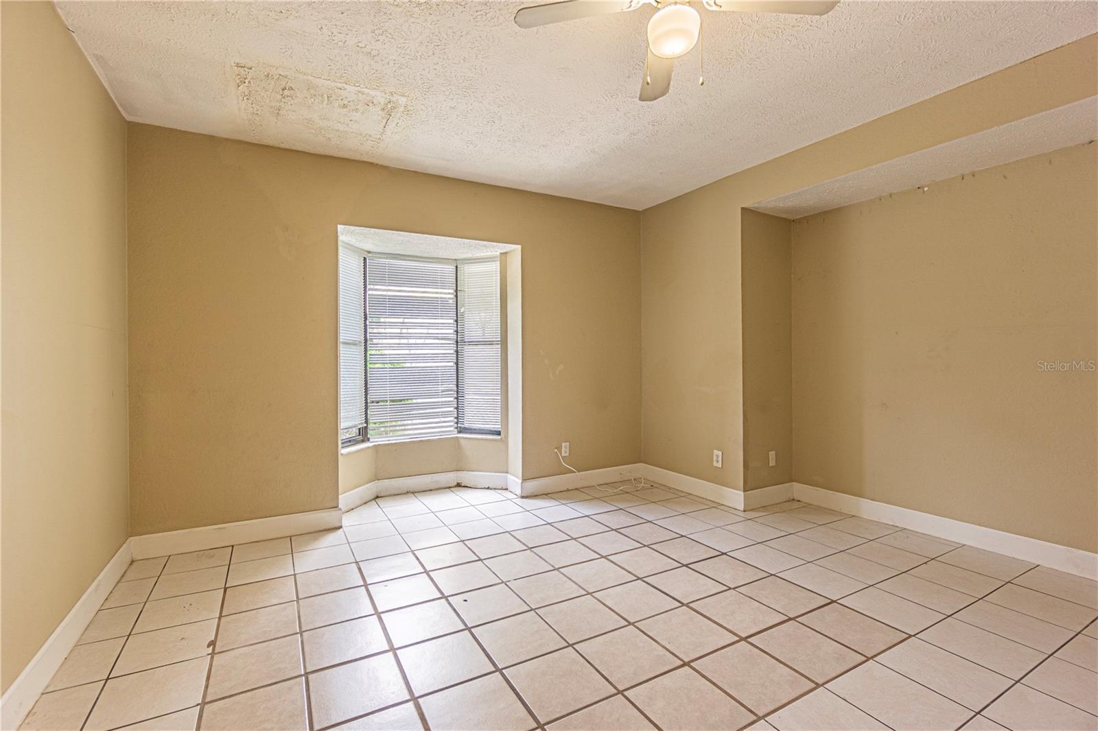 Image 18 of 42 For 18129 Crawley Drive 1