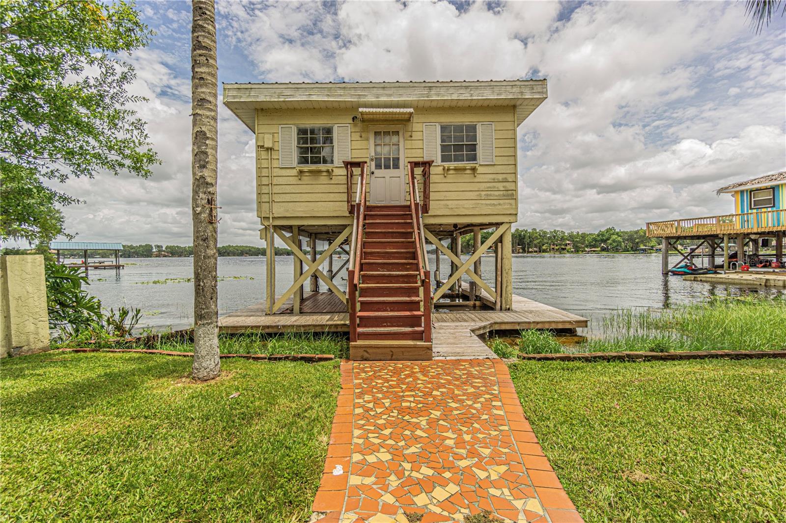 Image 4 of 42 For 18129 Crawley Drive 1