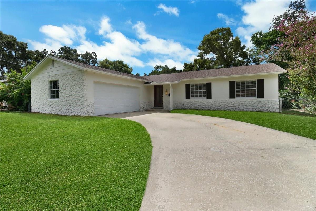 Image 2 of 38 For 380 Banyan Drive