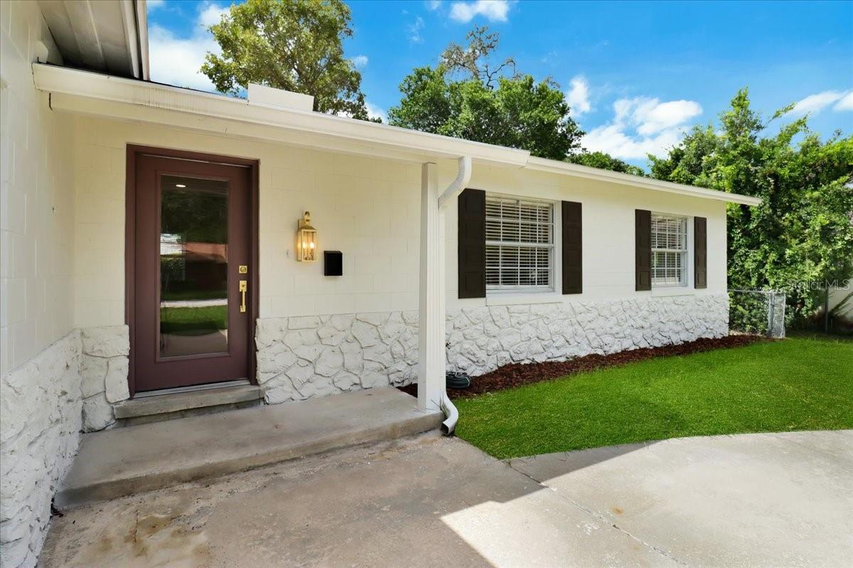 Image 3 of 38 For 380 Banyan Drive