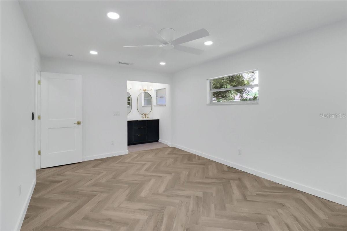 Image 30 of 38 For 380 Banyan Drive