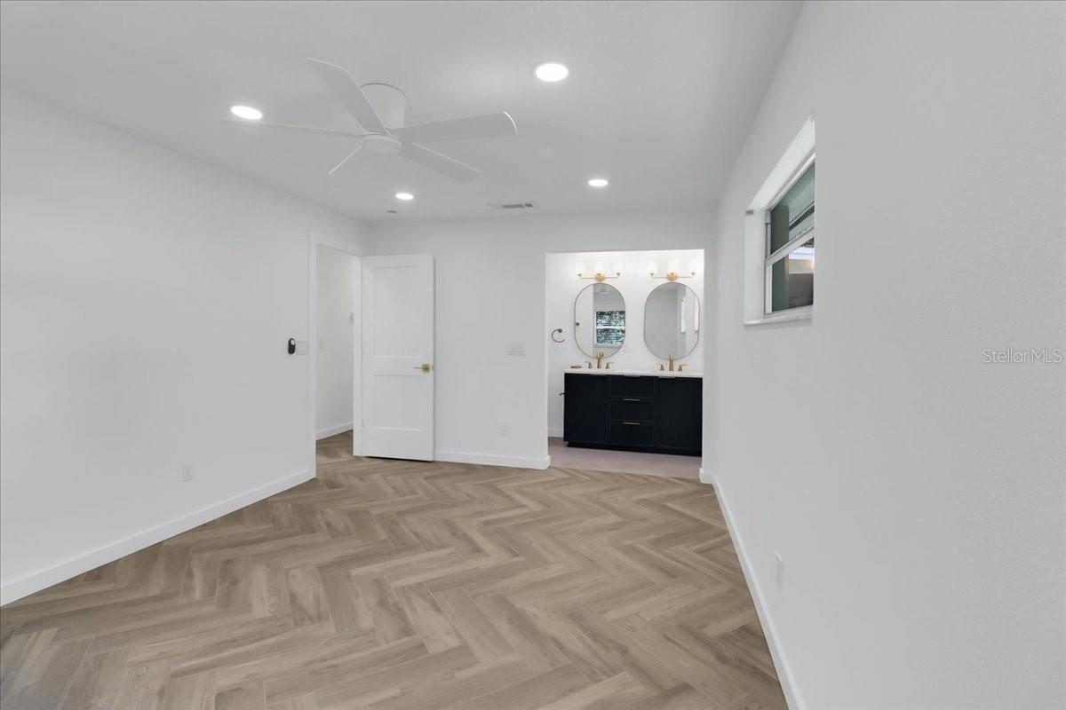 Image 31 of 38 For 380 Banyan Drive