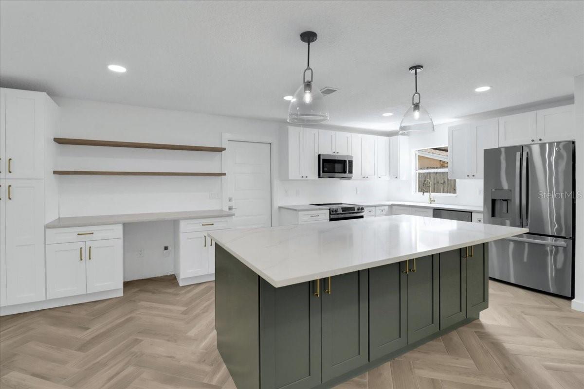 Image 4 of 38 For 380 Banyan Drive