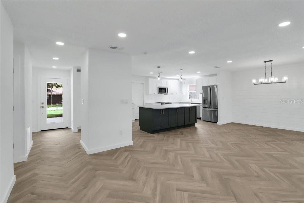 Image 9 of 38 For 380 Banyan Drive