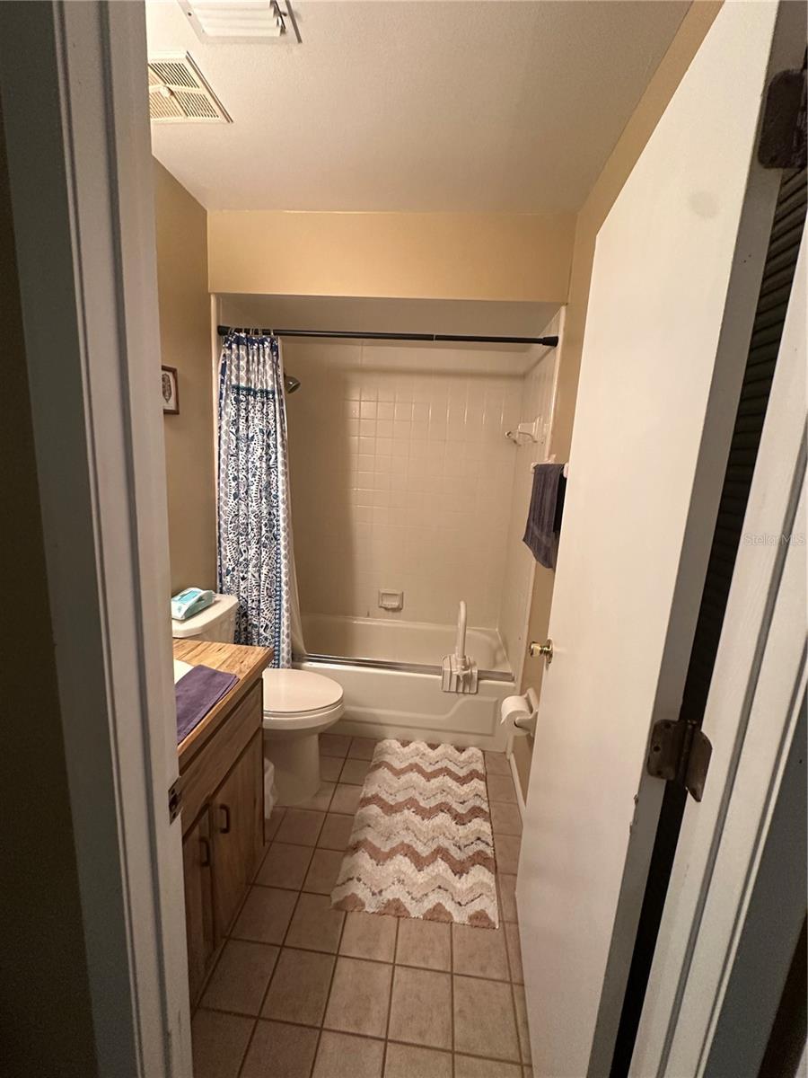Image 19 of 40 For 751 Oak Manor Circle