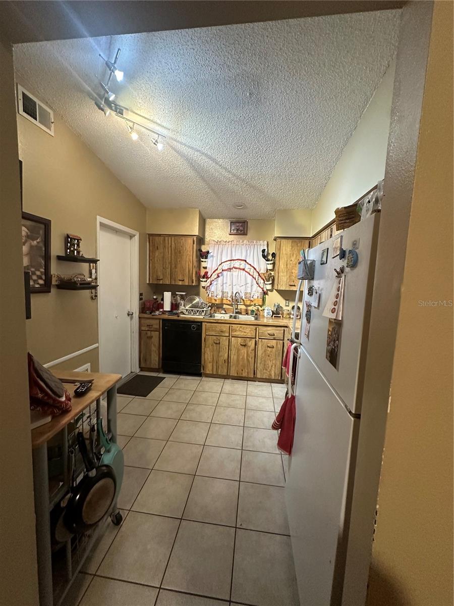 Image 21 of 40 For 751 Oak Manor Circle