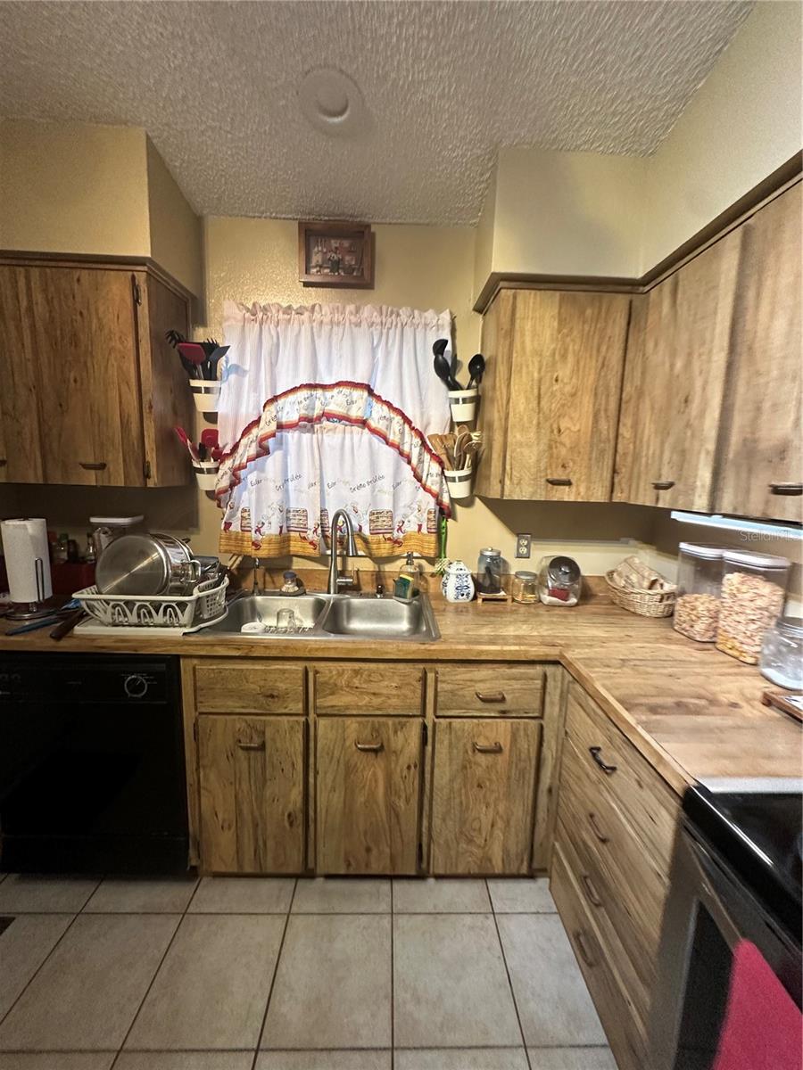 Image 23 of 40 For 751 Oak Manor Circle