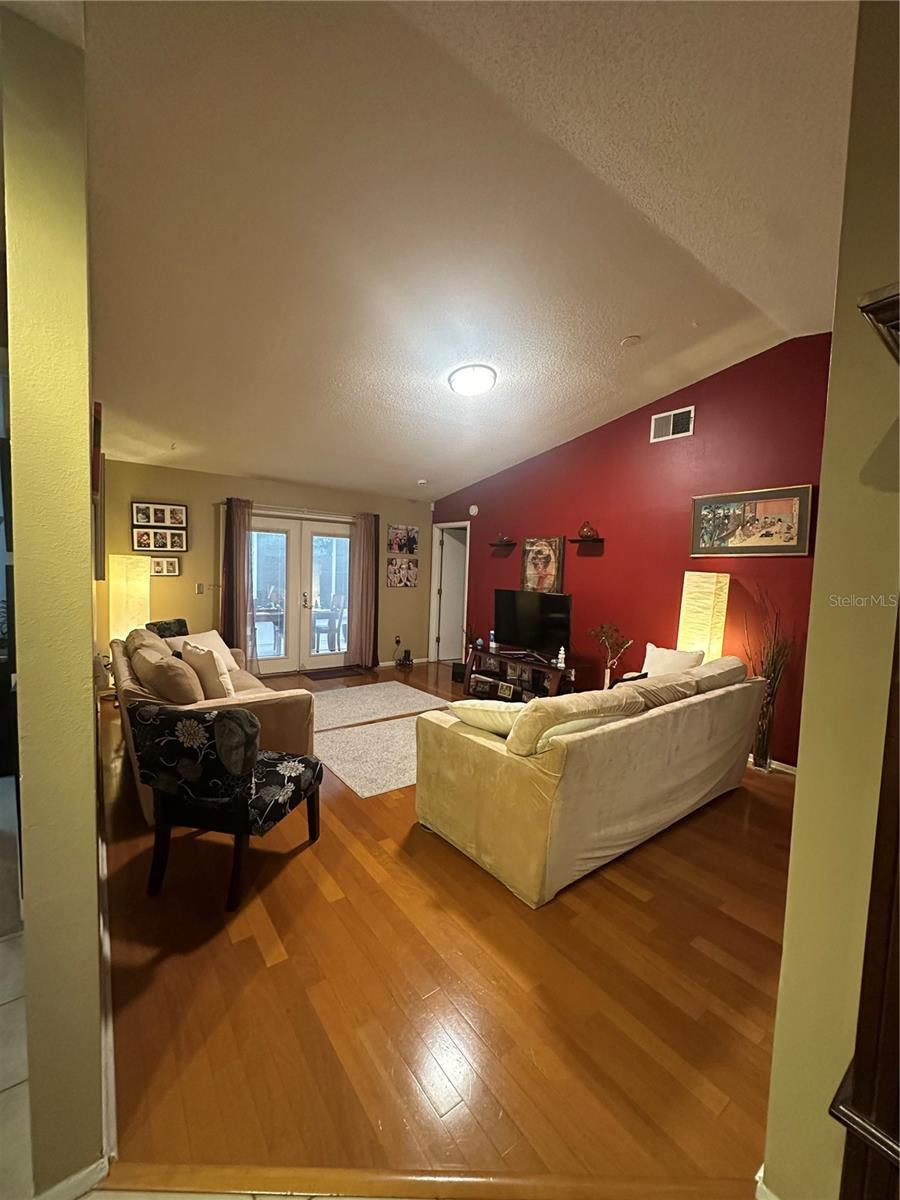 Image 5 of 40 For 751 Oak Manor Circle