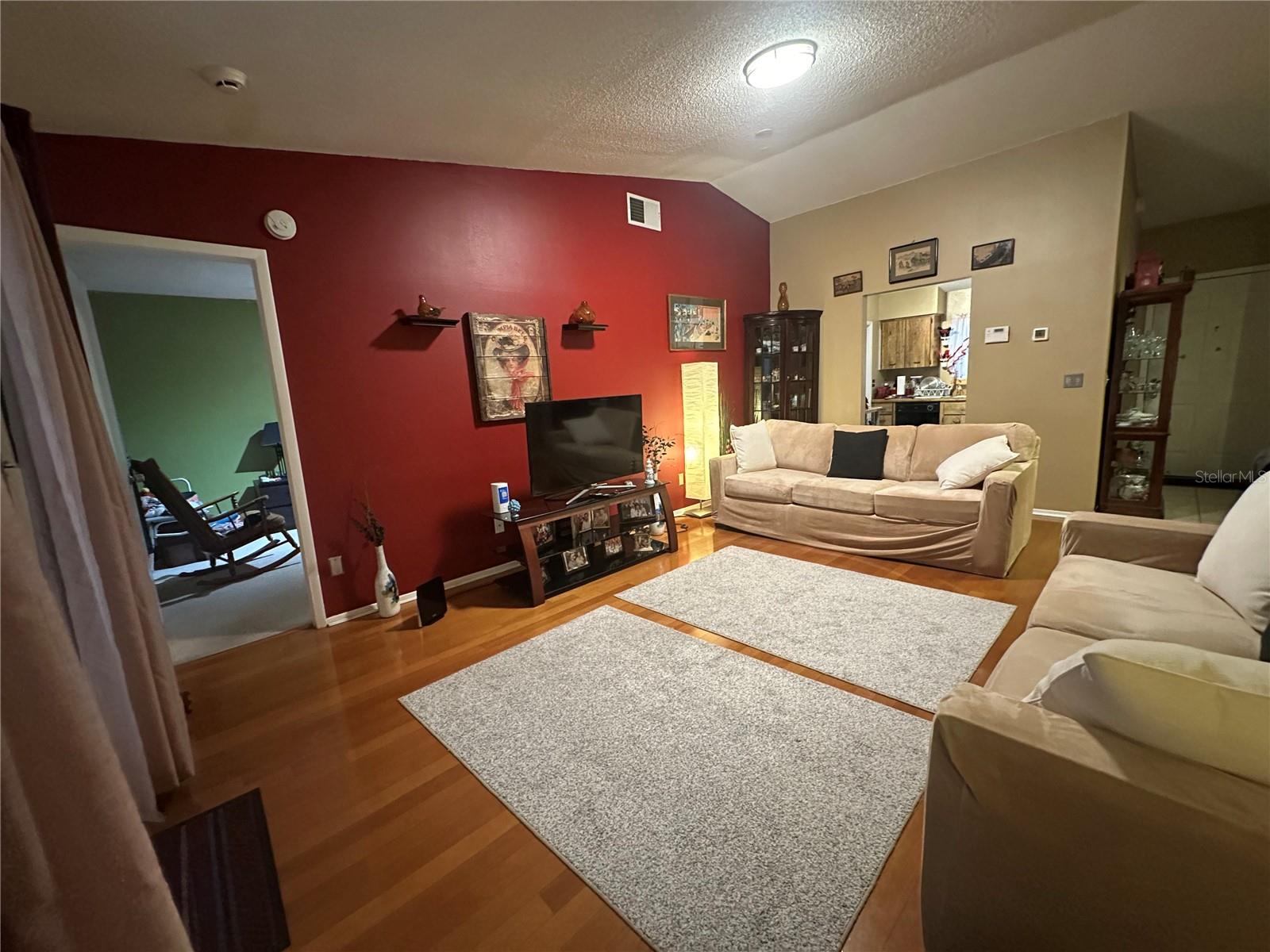 Image 6 of 40 For 751 Oak Manor Circle