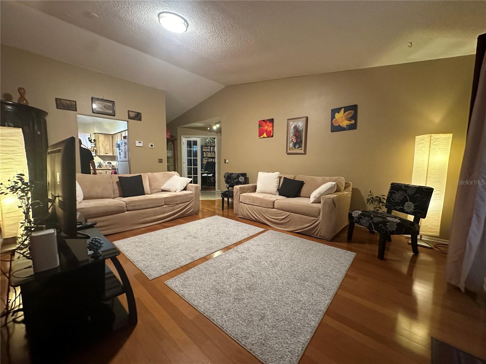 Image 7 of 40 For 751 Oak Manor Circle