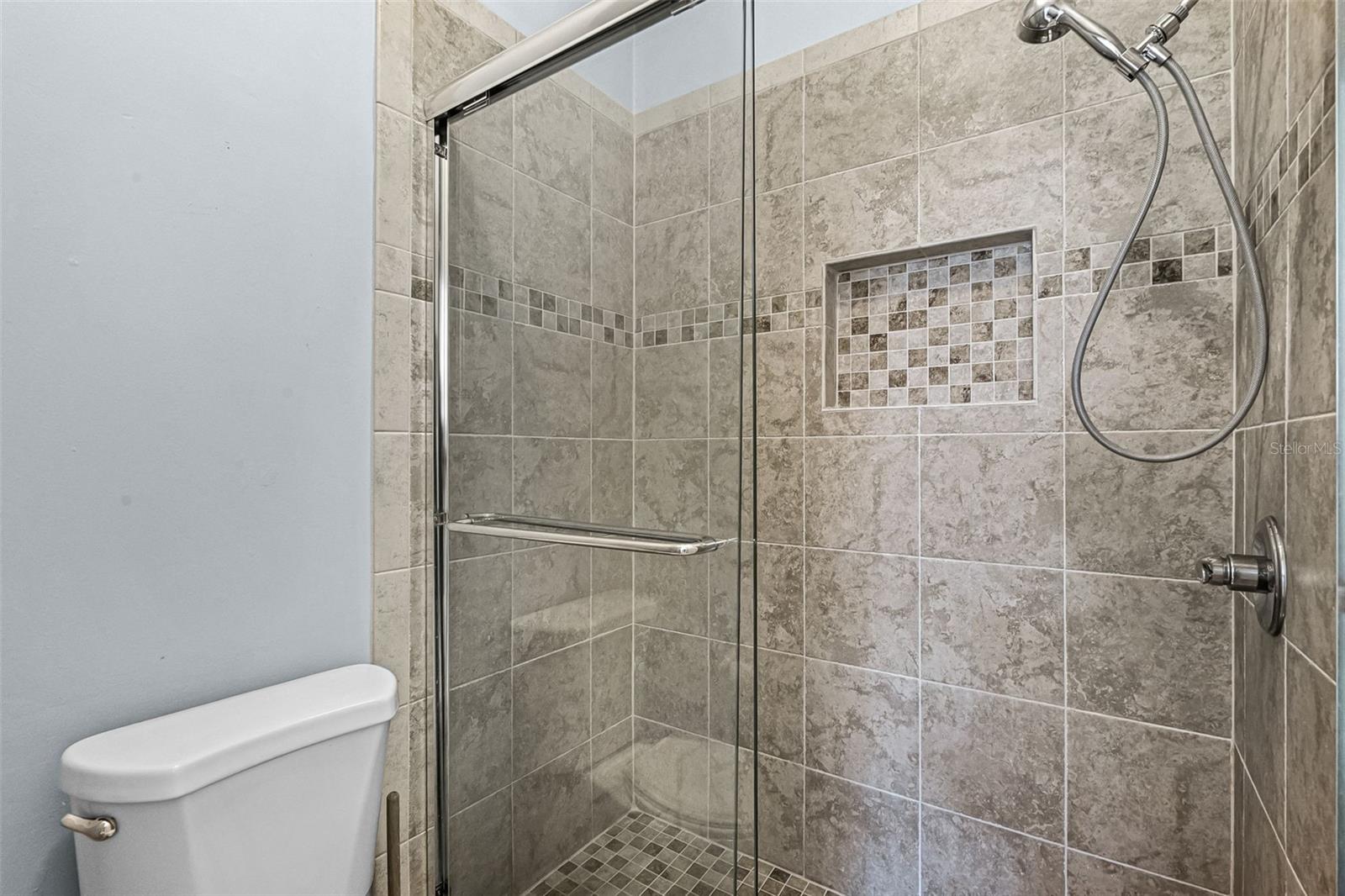 Image 17 of 20 For 8370 Sandpoint Boulevard