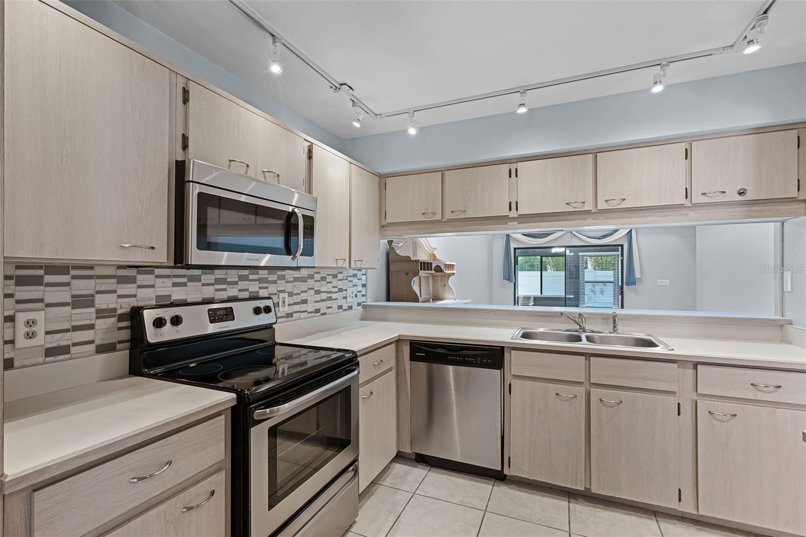 Image 6 of 20 For 8370 Sandpoint Boulevard