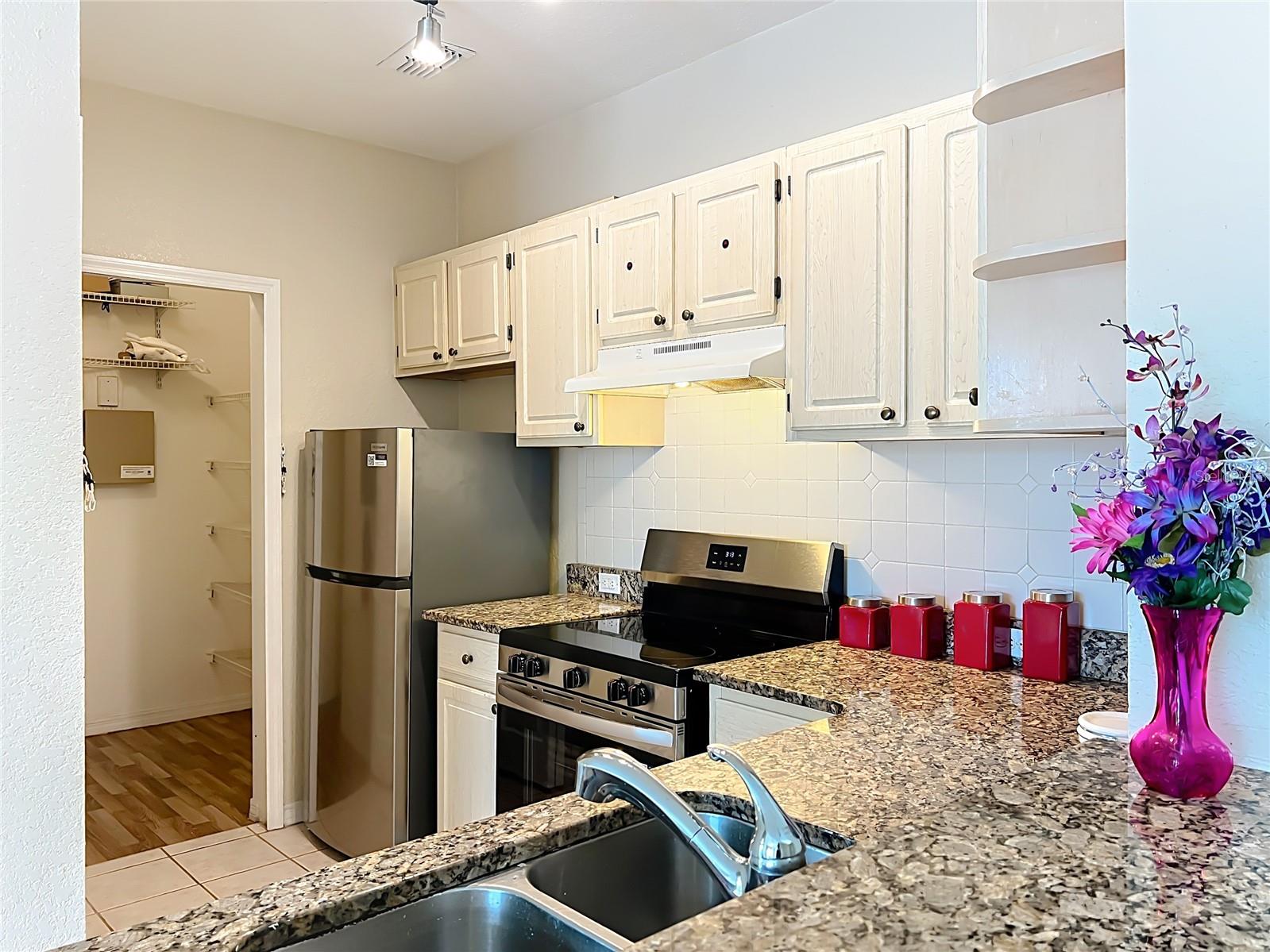 Image 14 of 51 For 2705 Maitland Crossing Way 205