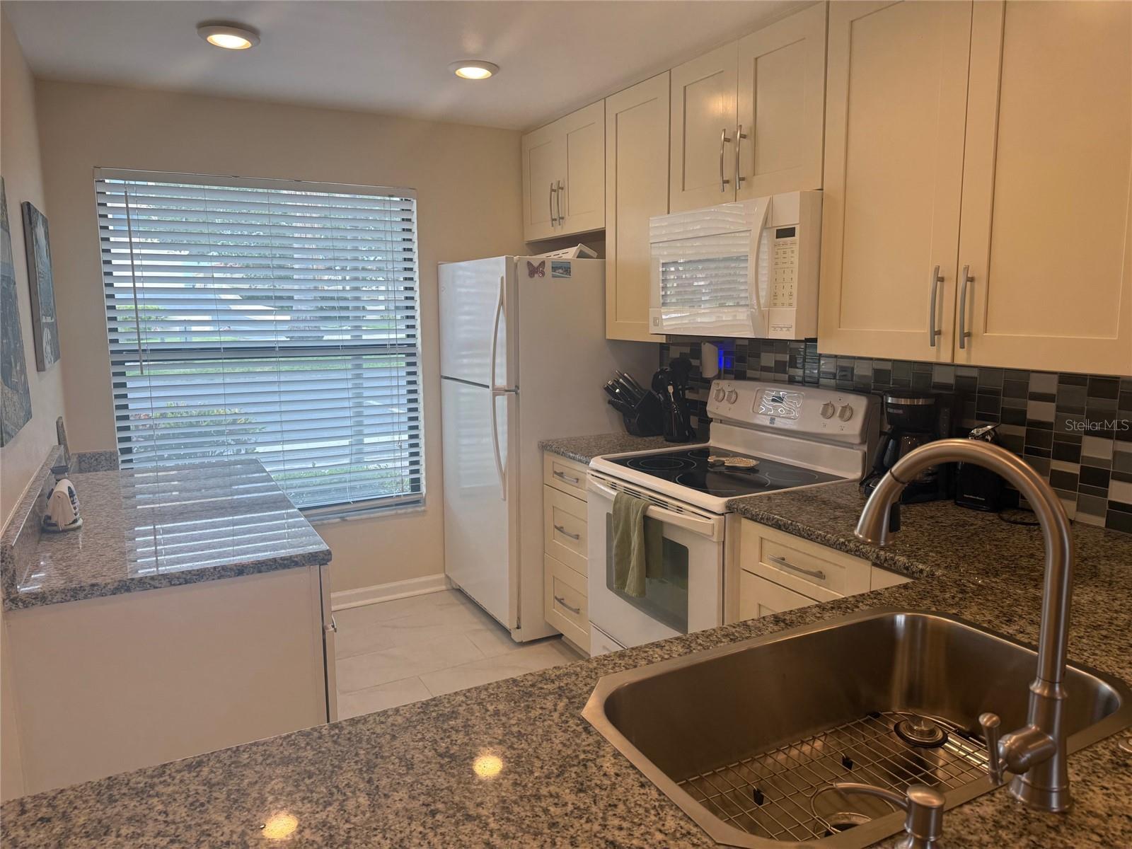 Image 9 of 16 For 6180 Sun Boulevard 115