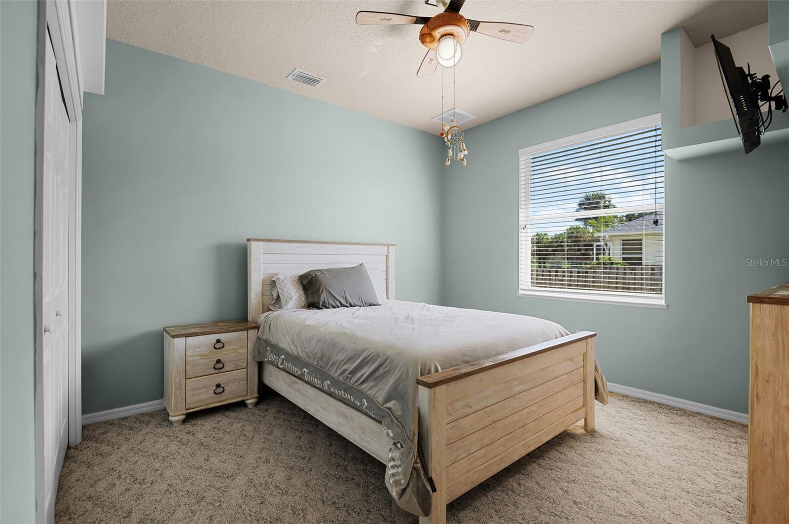 Image 19 of 98 For 390 Treasure Lagoon Lane