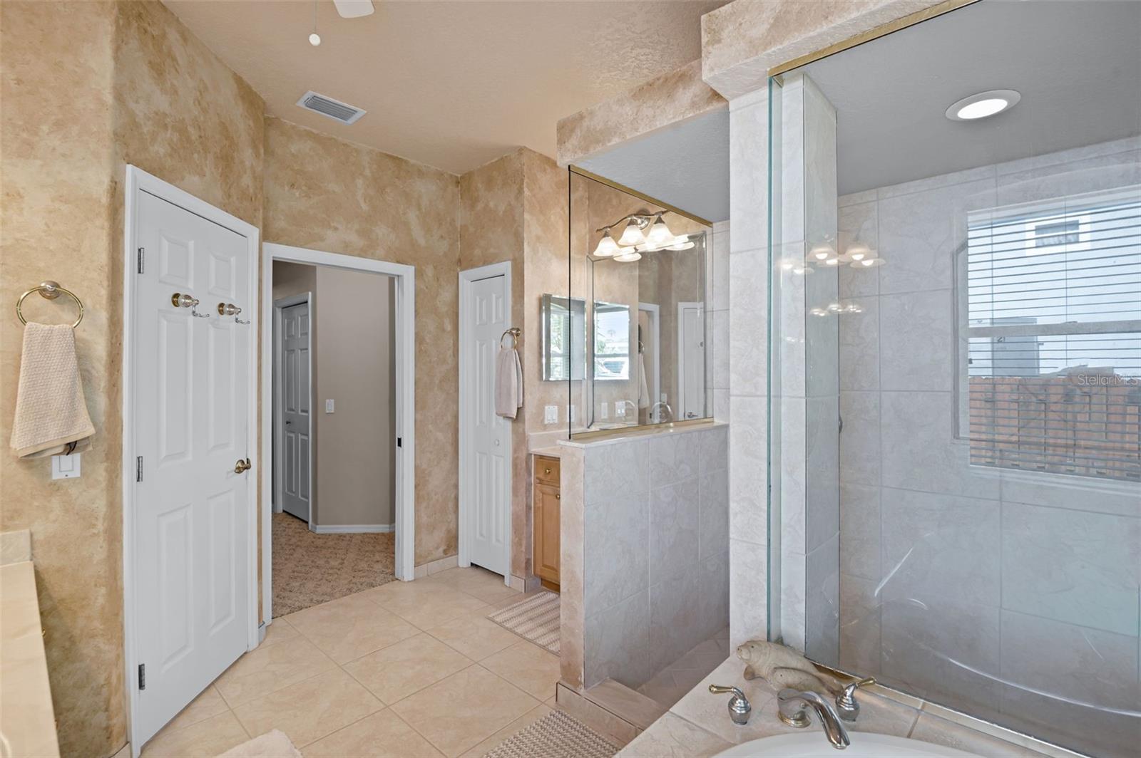 Image 42 of 98 For 390 Treasure Lagoon Lane