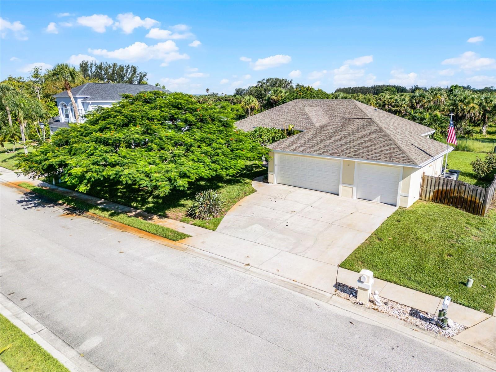 Image 75 of 98 For 390 Treasure Lagoon Lane