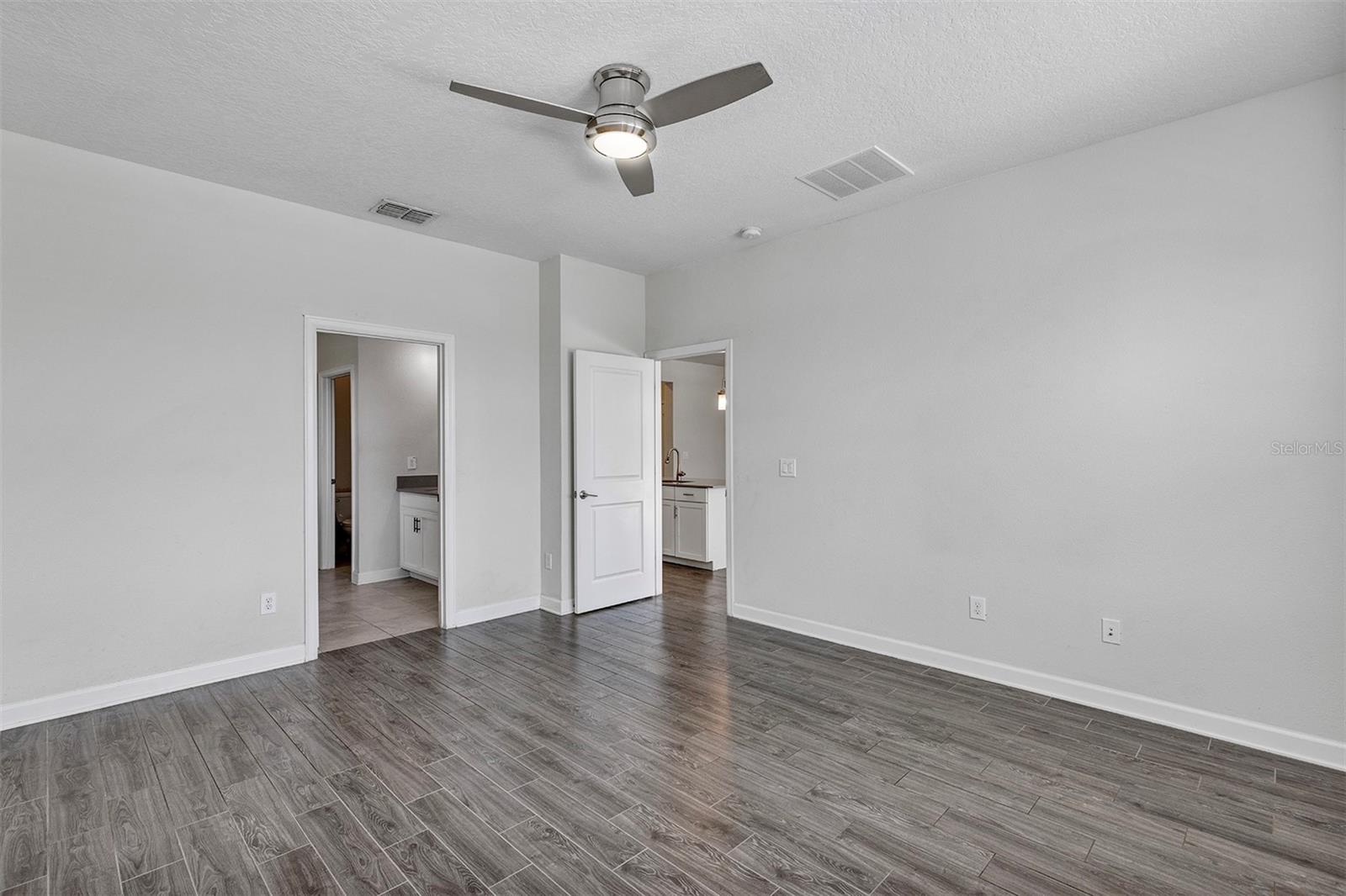 Image 11 of 40 For 10193 Lovegrass Lane