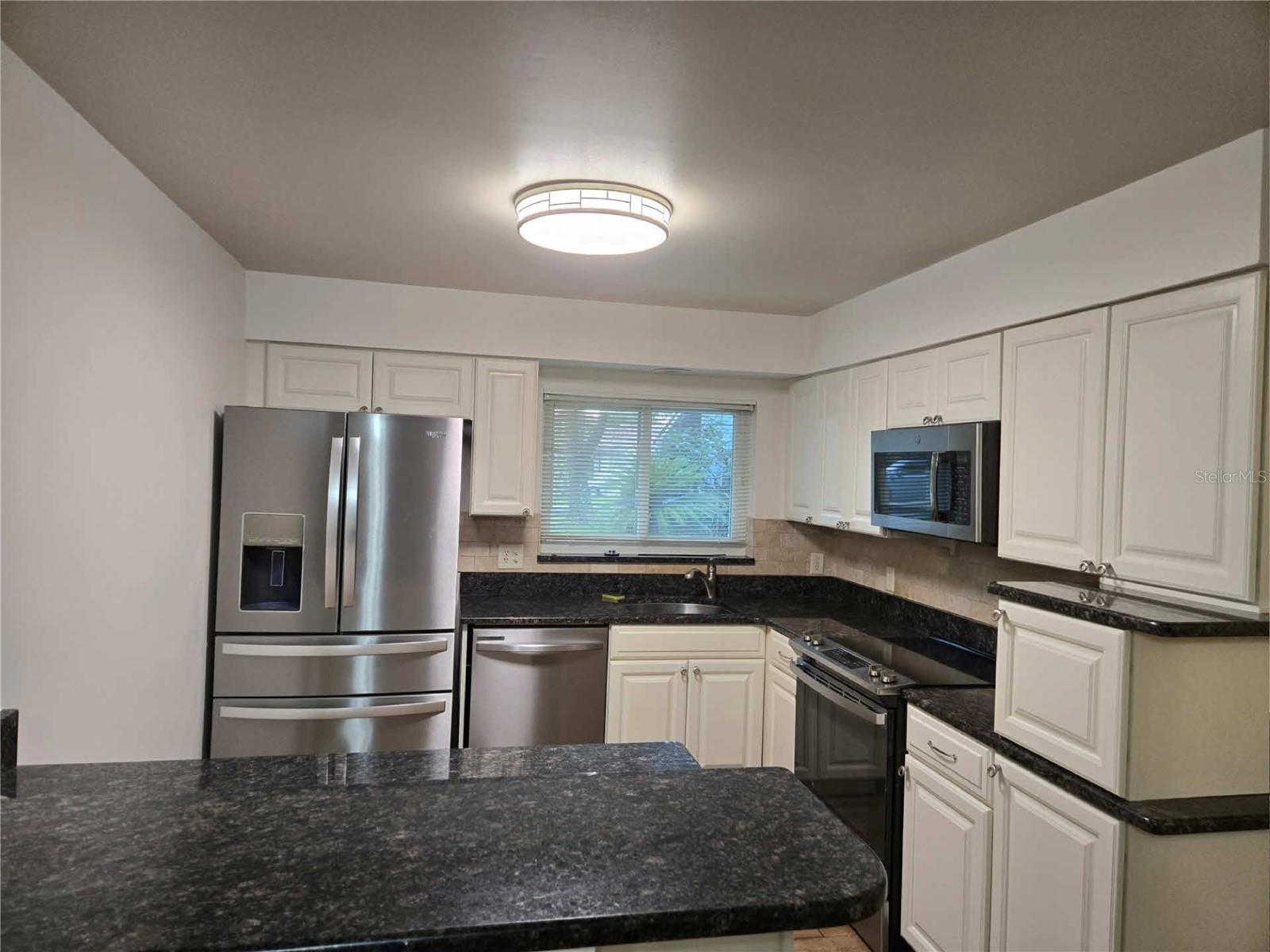 Image 3 of 11 For 10101 Allenby Court
