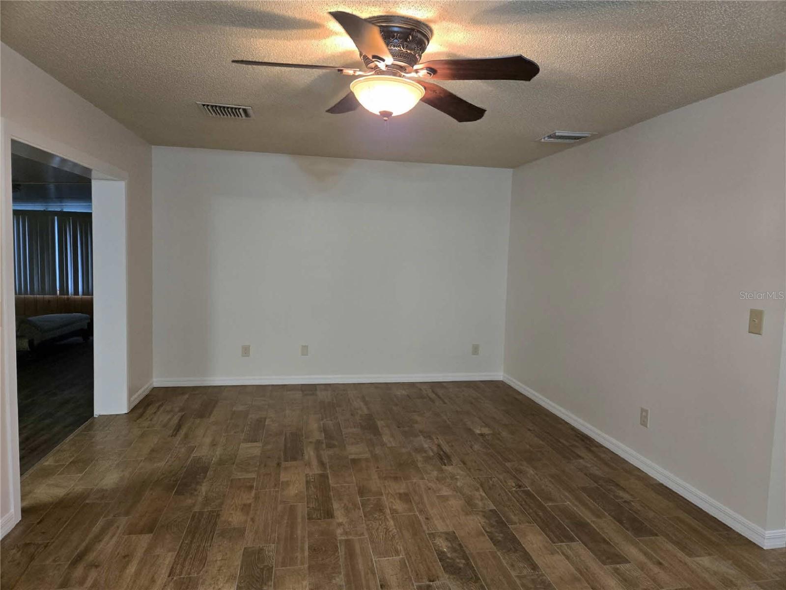 Image 5 of 11 For 10101 Allenby Court